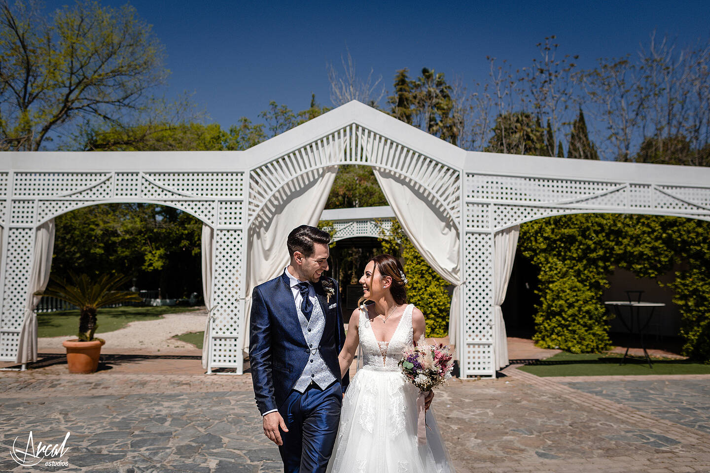 183-ana-y-a-lvaro-la-boda-en-los-jardines-de-sansuen-a-co-rdoba-jardinesdesansuena-maci-a-miisavarisa-novia-andresgallardopino-a-174073-O