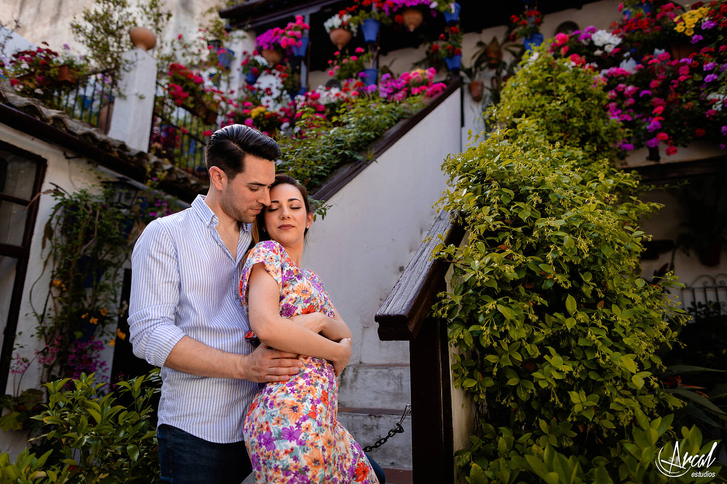 040_Ana y Álvaro pre boda en puente romano de córdoba, novios en torre de la calahorra, patios cordobeses y calleja de las flores.JPG