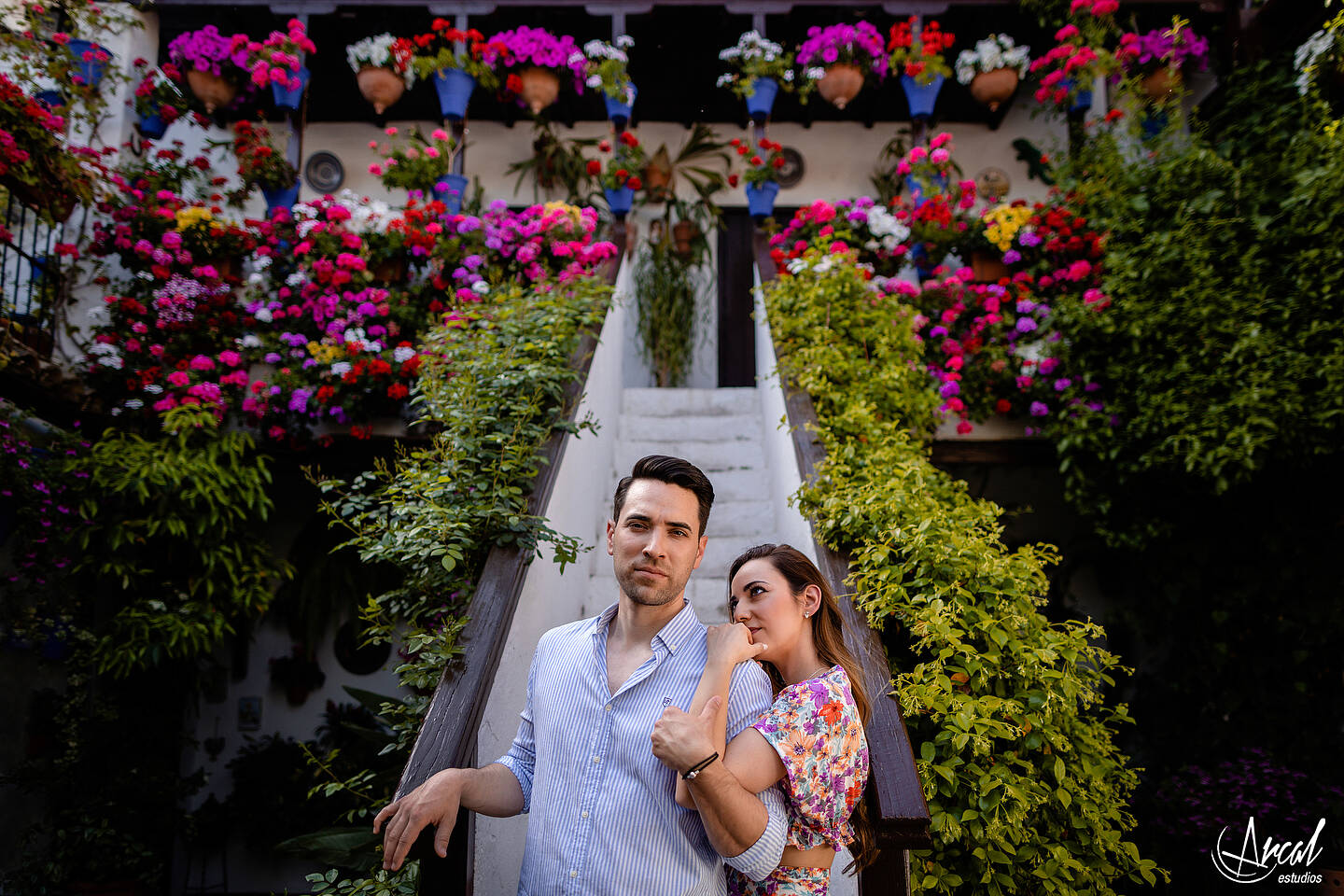 042_Ana y Álvaro pre boda en puente romano de córdoba, novios en torre de la calahorra, patios cordobeses y calleja de las flores.JPG