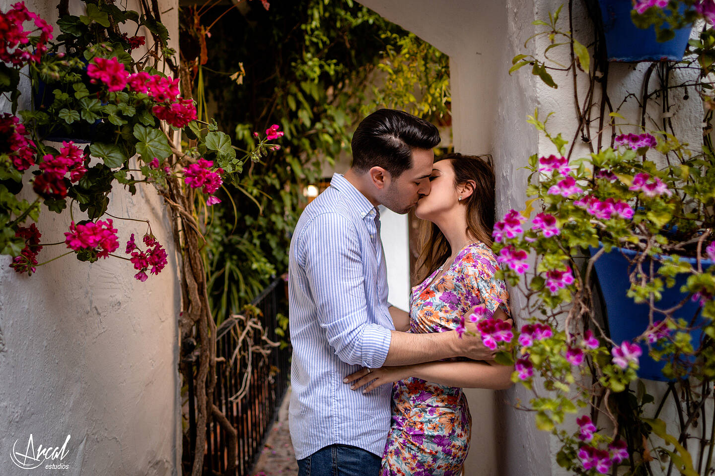 053_Ana y Álvaro pre boda en puente romano de córdoba, novios en torre de la calahorra, patios cordobeses y calleja de las flores.JPG