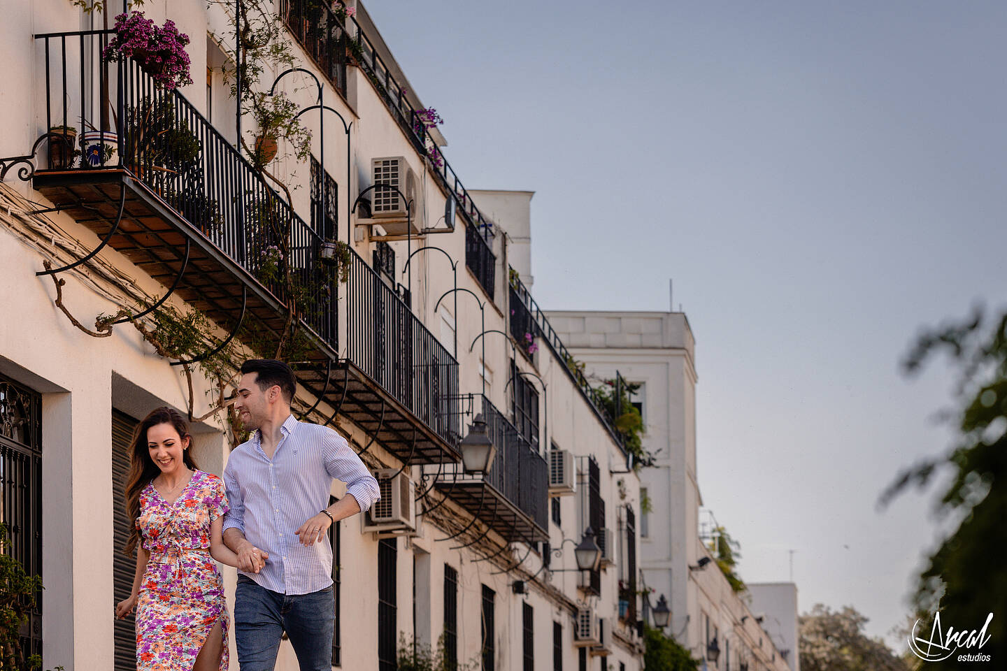 058_Ana y Álvaro pre boda en puente romano de córdoba, novios en torre de la calahorra, patios cordobeses y calleja de las flores.JPG