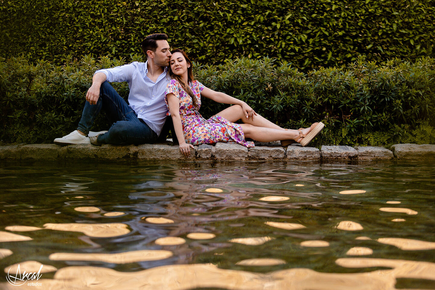 064_Ana y Álvaro pre boda en puente romano de córdoba, novios en torre de la calahorra, patios cordobeses y calleja de las flores.JPG