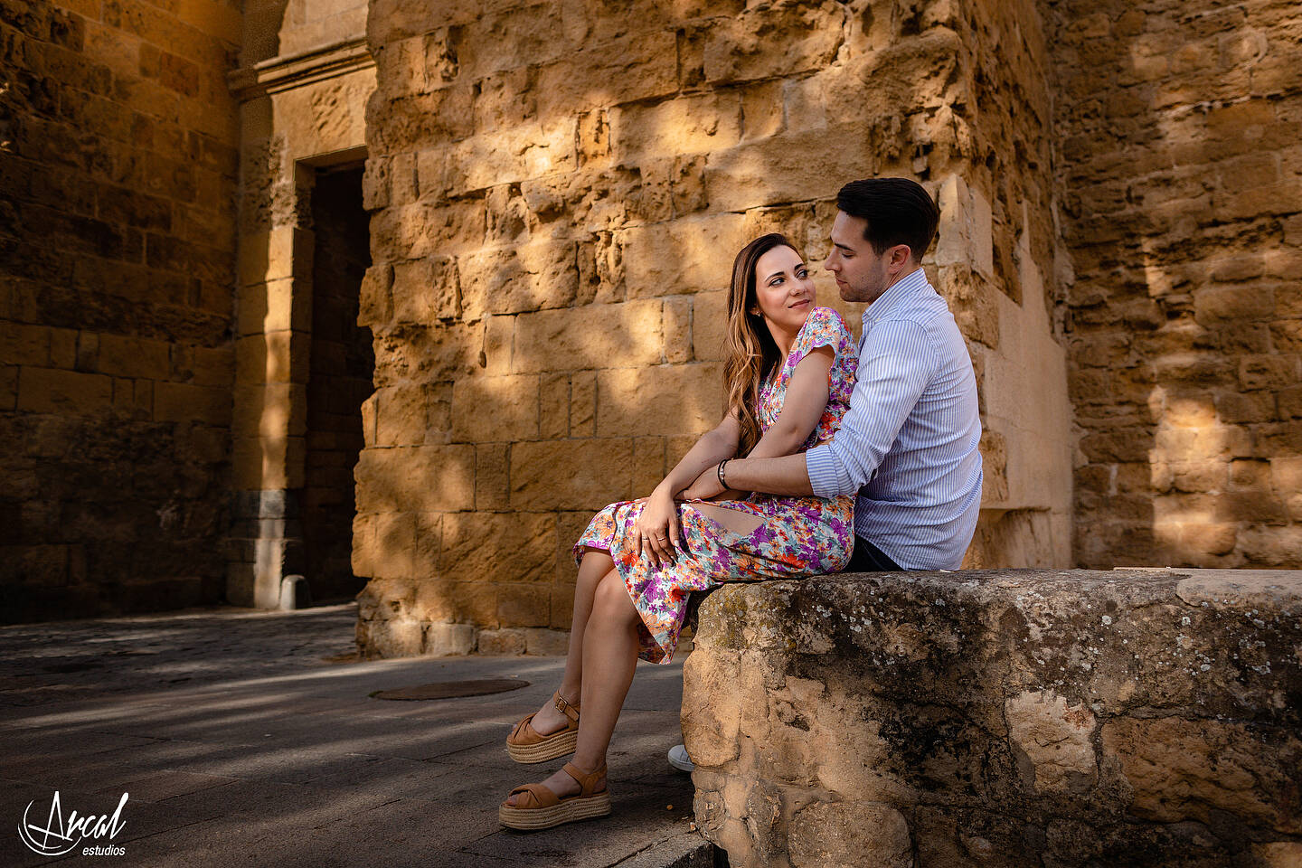 068_Ana y Álvaro pre boda en puente romano de córdoba, novios en torre de la calahorra, patios cordobeses y calleja de las flores.JPG