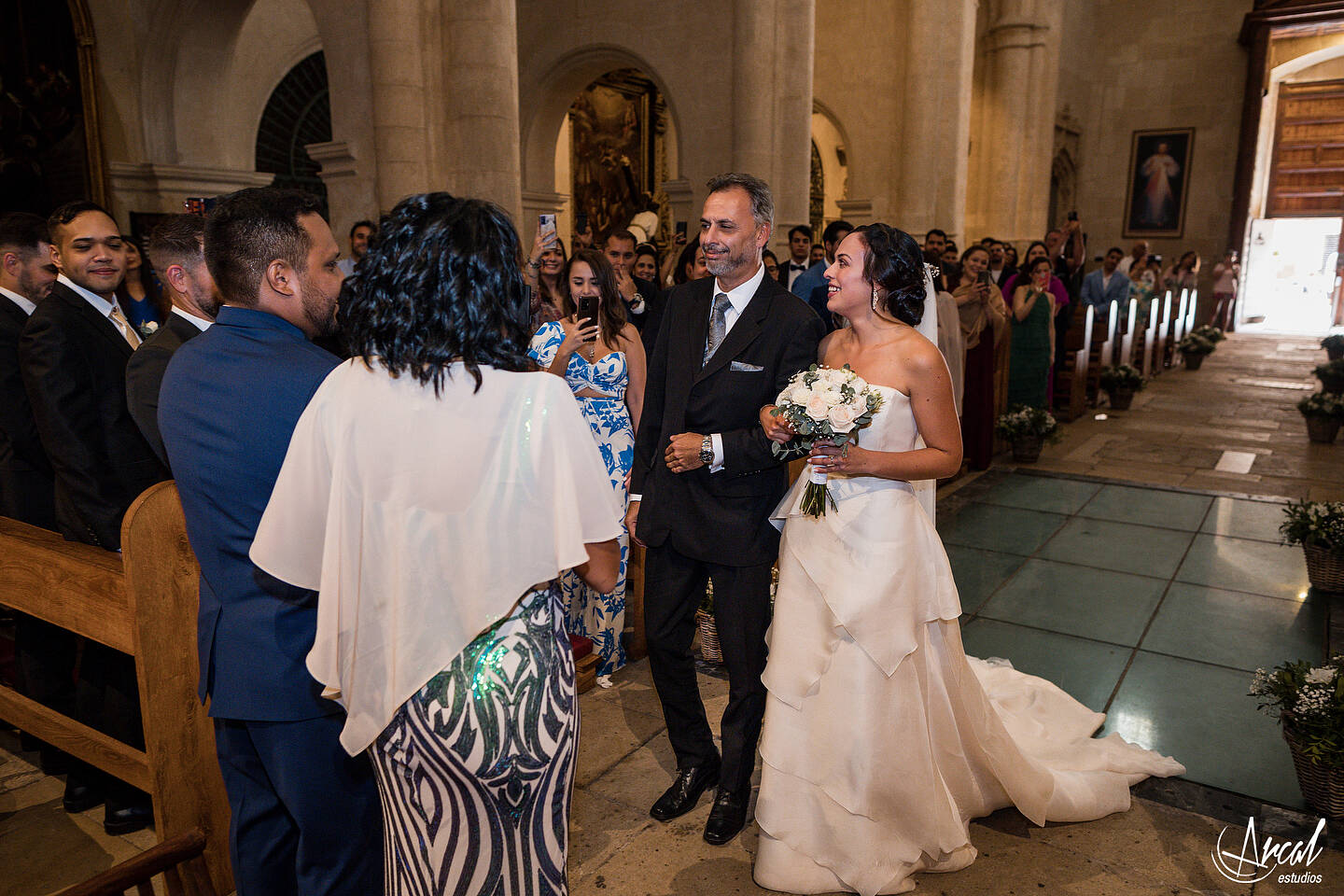 094_Deliana-y-Omar_Fotografía-de-Boda-hotel-meliá-alicante-casamiento-parroquía-santa-maría-de-alicante-fotos-boda-santa-cruz