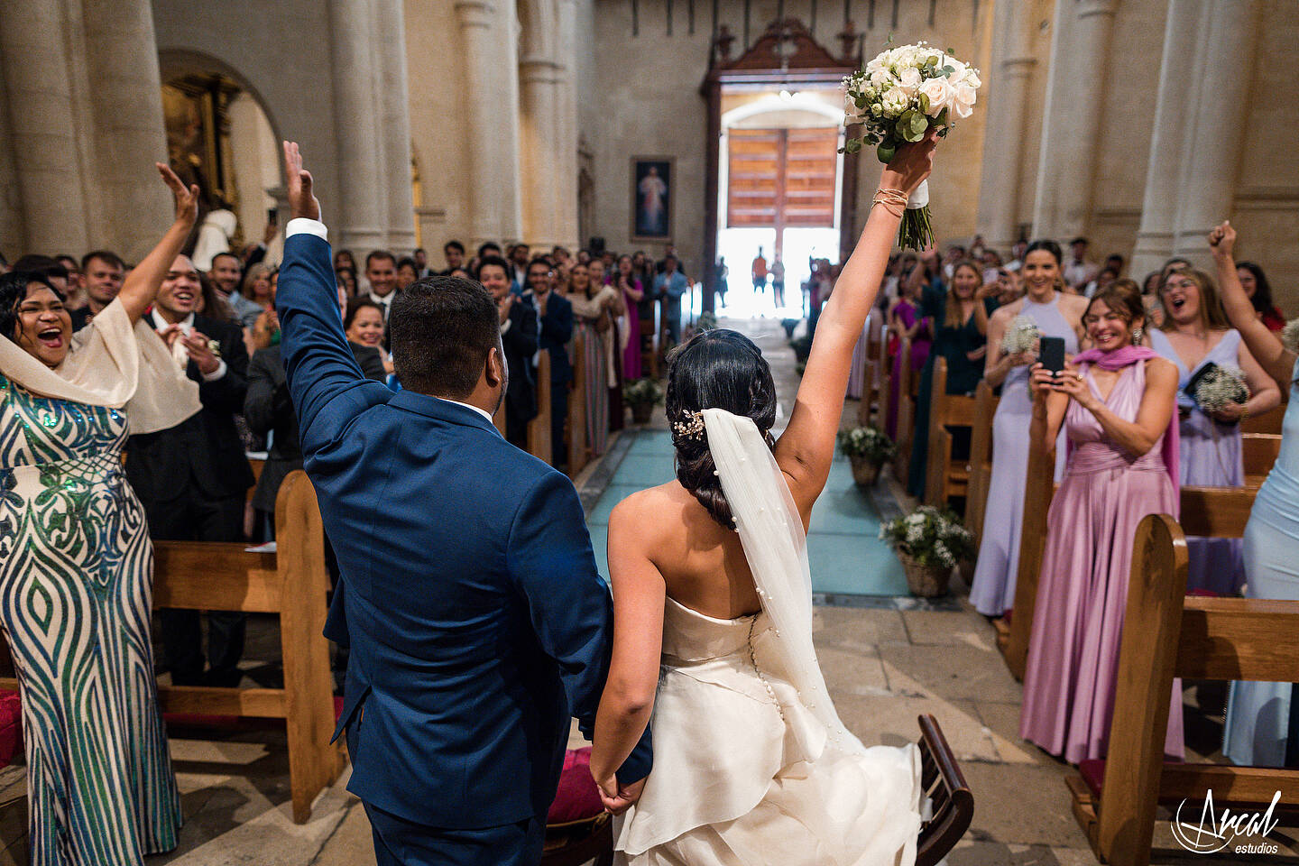 161_Deliana-y-Omar_Fotografía-de-Boda-hotel-meliá-alicante-casamiento-parroquía-santa-maría-de-alicante-fotos-boda-santa-cruz