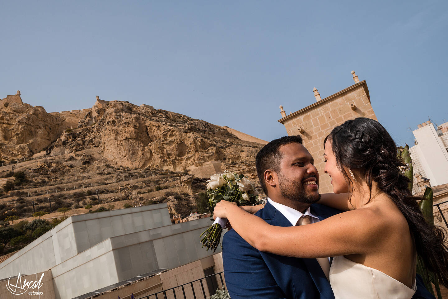 237_Deliana-y-Omar_Fotografía-de-Boda-hotel-meliá-alicante-casamiento-parroquía-santa-maría-de-alicante-fotos-boda-santa-cruz