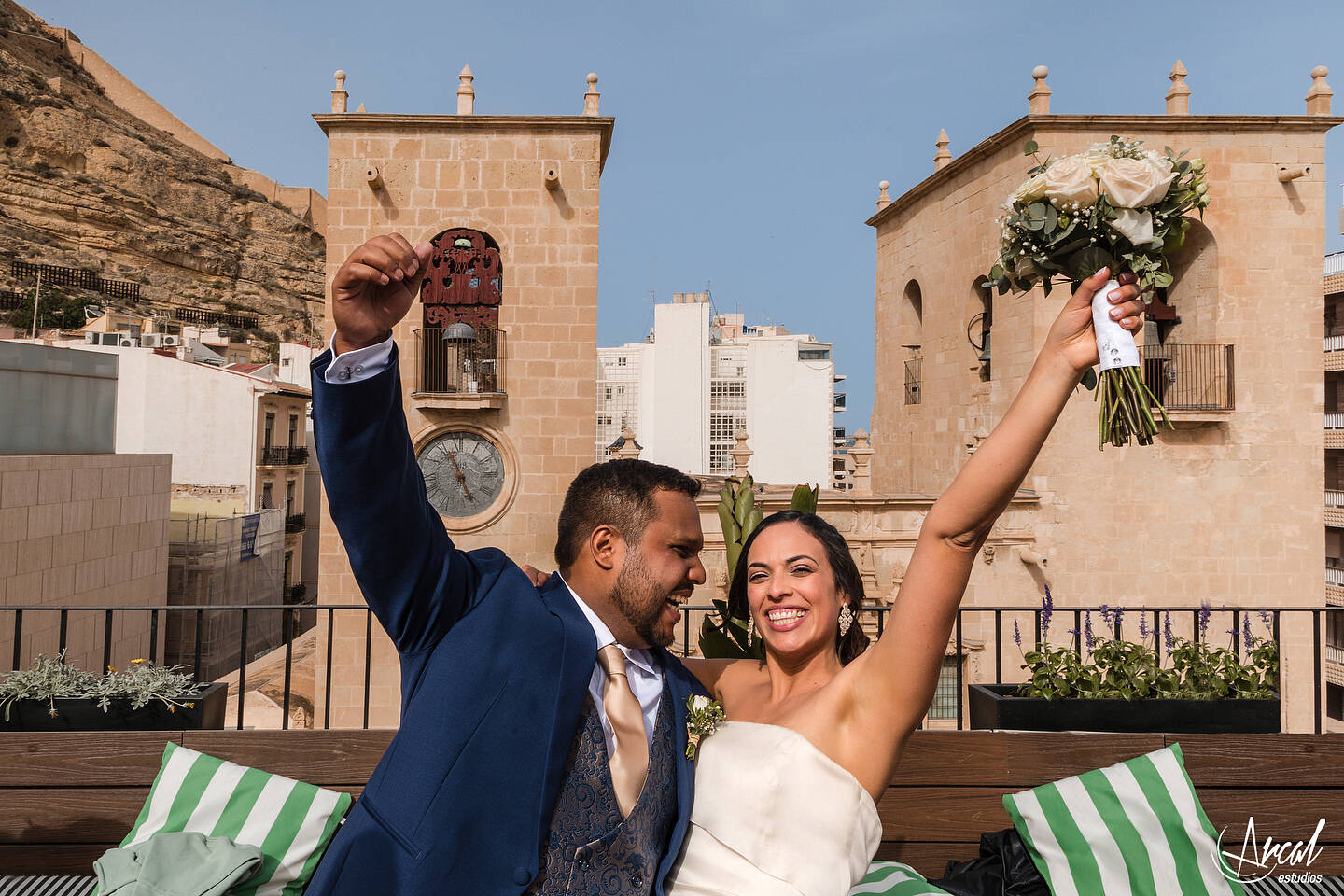 239_Deliana-y-Omar_Fotografía-de-Boda-hotel-meliá-alicante-casamiento-parroquía-santa-maría-de-alicante-fotos-boda-santa-cruz