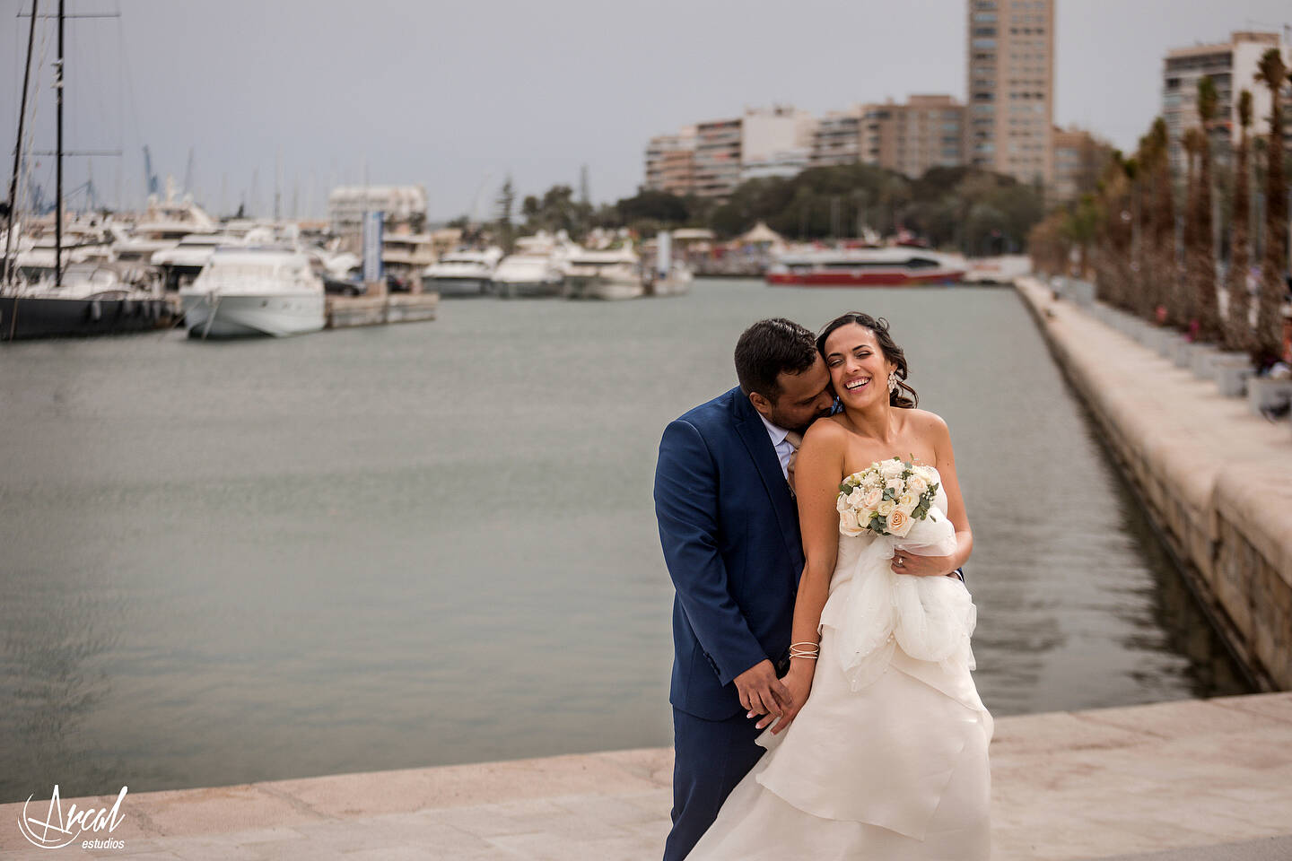 281_Deliana-y-Omar_Fotografía-de-Boda-hotel-meliá-alicante-casamiento-parroquía-santa-maría-de-alicante-fotos-boda-santa-cruz