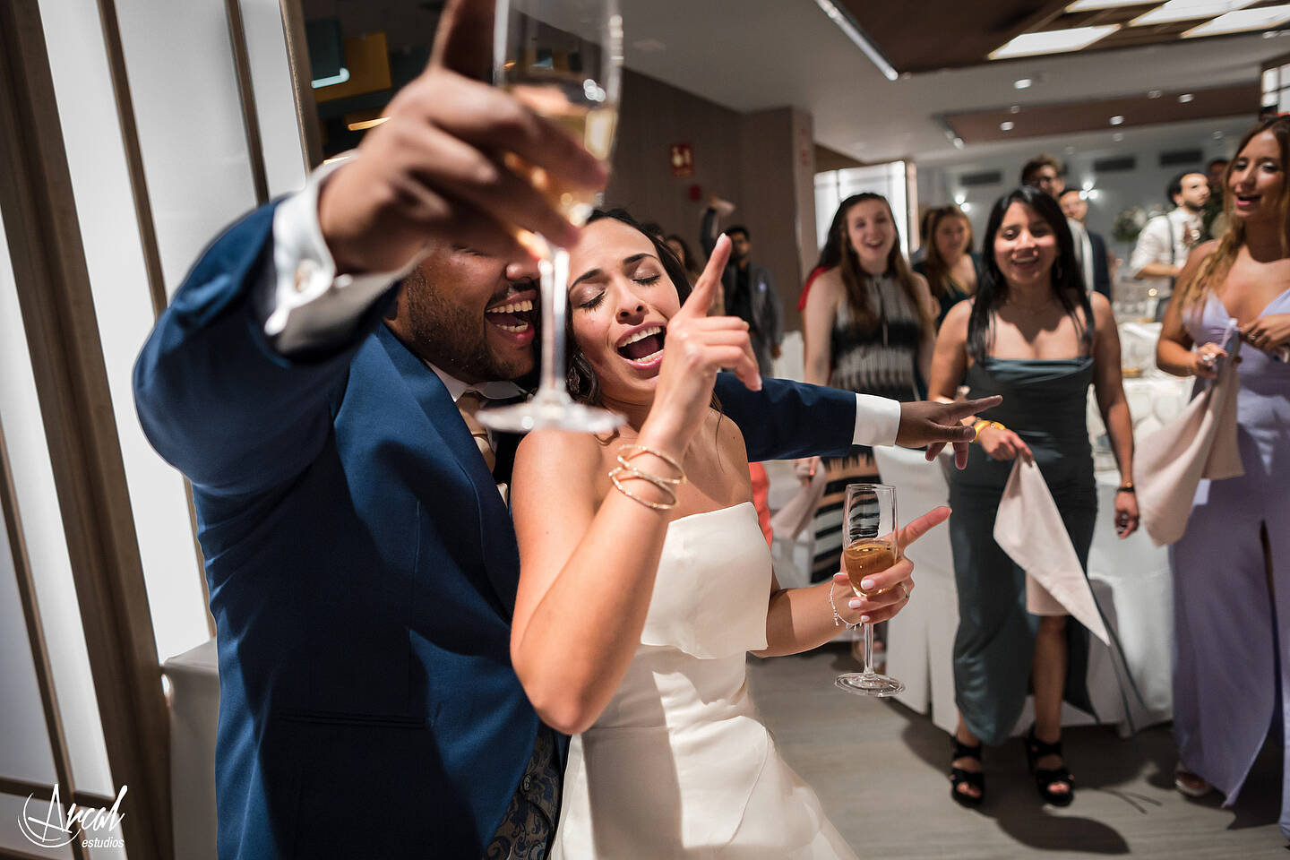 317_Deliana-y-Omar_Fotografía-de-Boda-hotel-meliá-alicante-casamiento-parroquía-santa-maría-de-alicante-fotos-boda-santa-cruz
