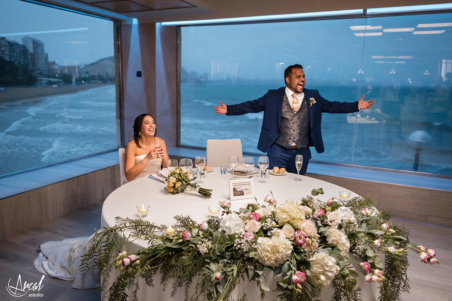 318_Deliana-y-Omar_Fotografía-de-Boda-hotel-meliá-alicante-casamiento-parroquía-santa-maría-de-alicante-fotos-boda-santa-cruz