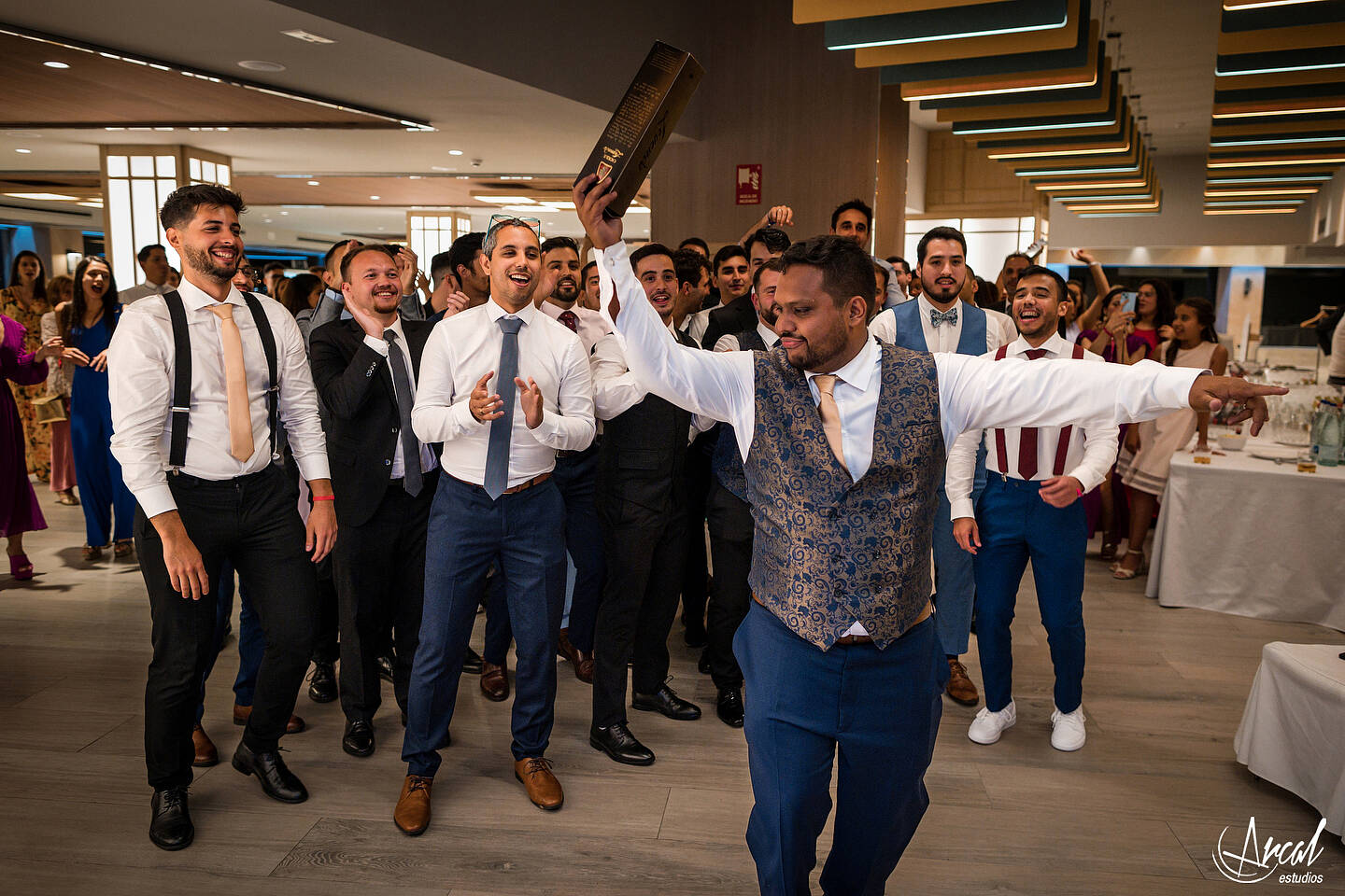 390_Deliana-y-Omar_Fotografía-de-Boda-hotel-meliá-alicante-casamiento-parroquía-santa-maría-de-alicante-fotos-boda-santa-cruz