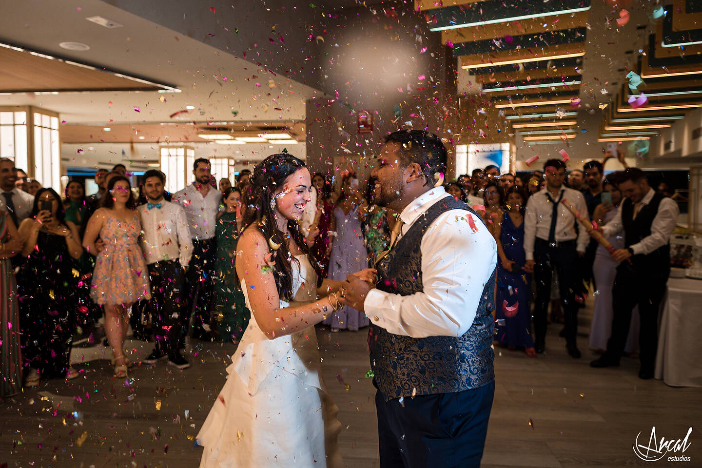 396_Deliana-y-Omar_Fotografía-de-Boda-hotel-meliá-alicante-casamiento-parroquía-santa-maría-de-alicante-fotos-boda-santa-cruz