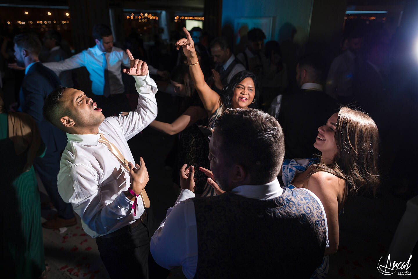 413_Deliana-y-Omar_Fotografía-de-Boda-hotel-meliá-alicante-casamiento-parroquía-santa-maría-de-alicante-fotos-boda-santa-cruz