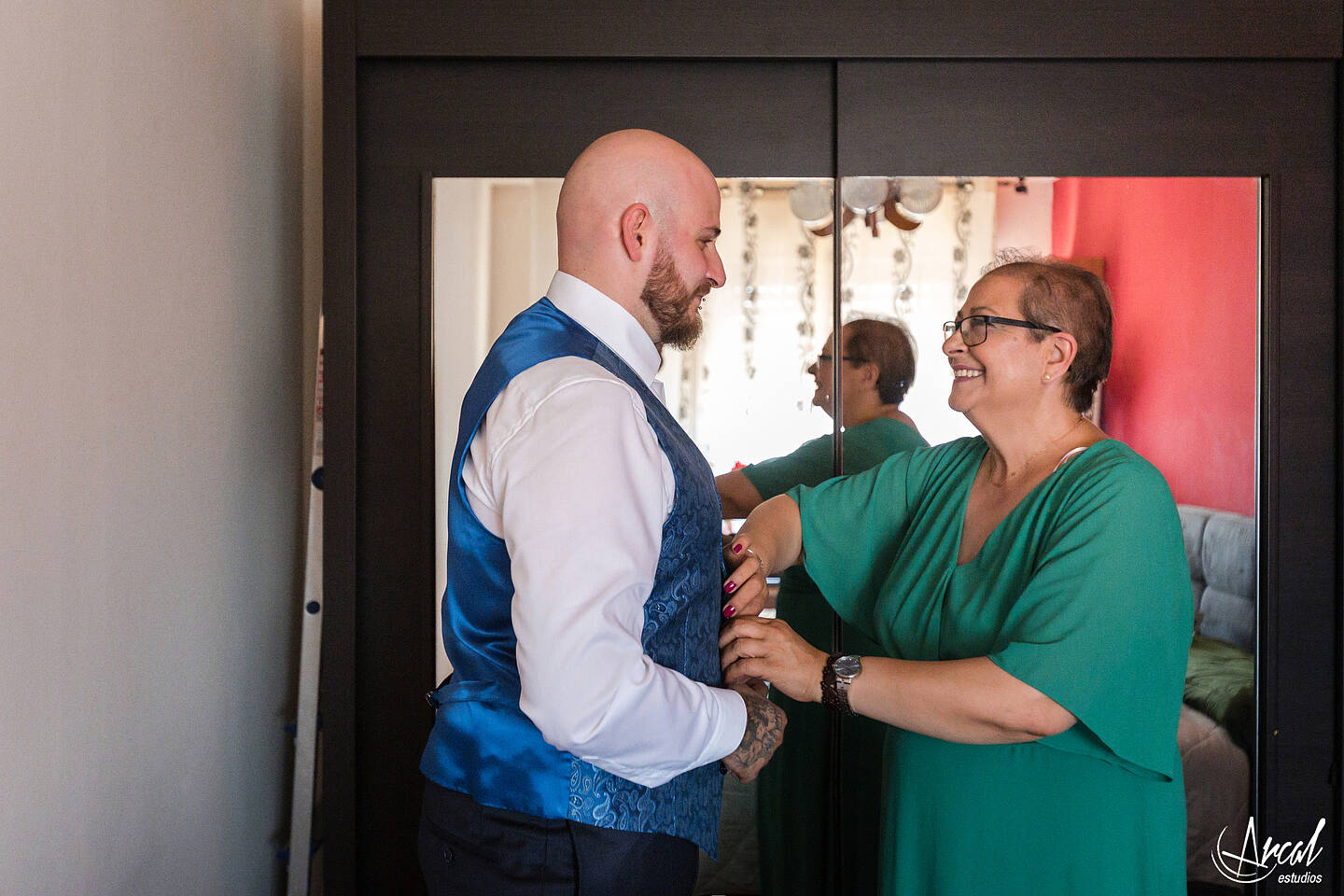 003_Alinushka Alina y Javier y katia la hija - CAsa de él Villalba de la rioja, casa de ella Haro, restaurante casa lola en Berantevilla