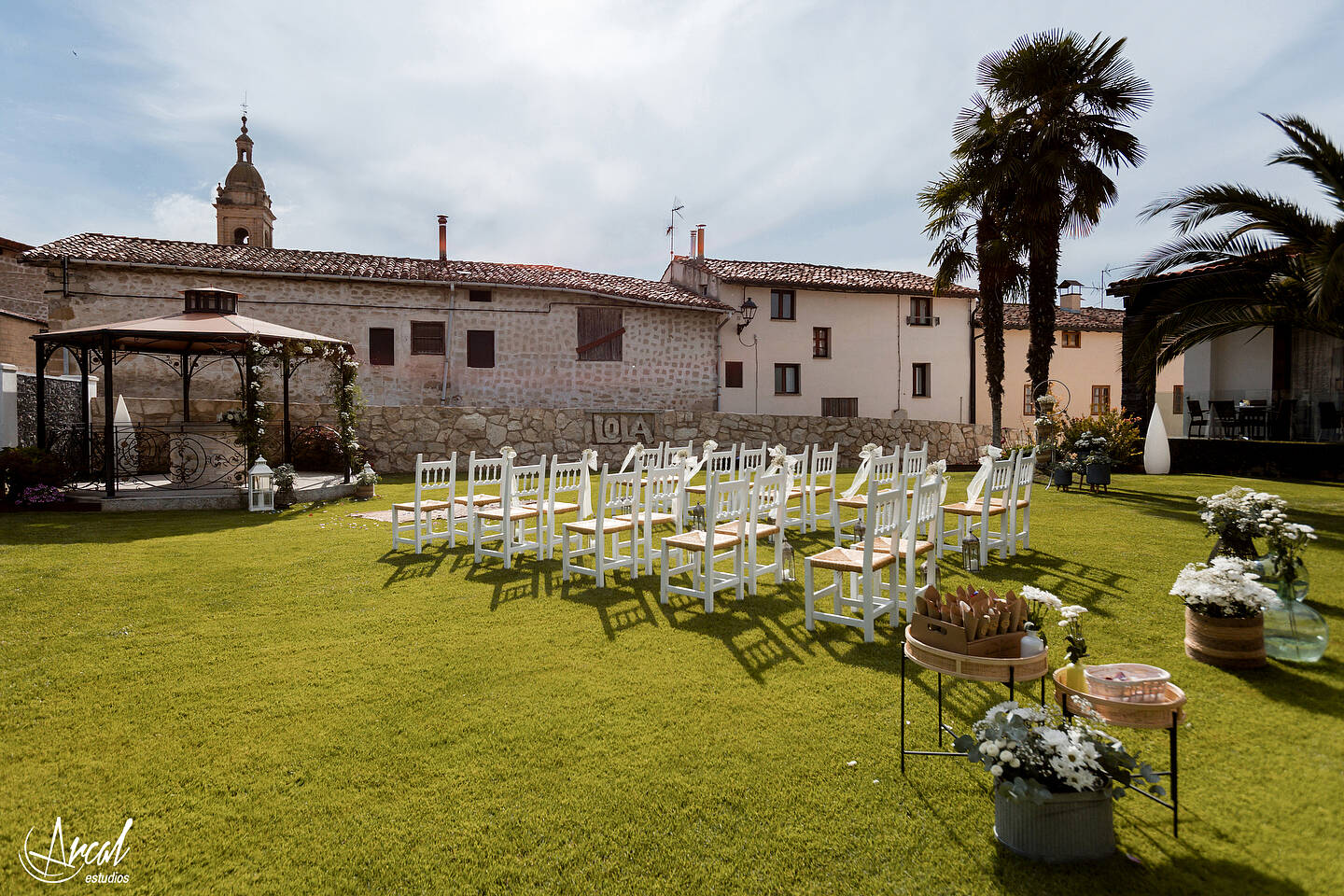 023_Alinushka Alina y Javier y katia la hija - CAsa de él Villalba de la rioja, casa de ella Haro, restaurante casa lola en BerantevillaA