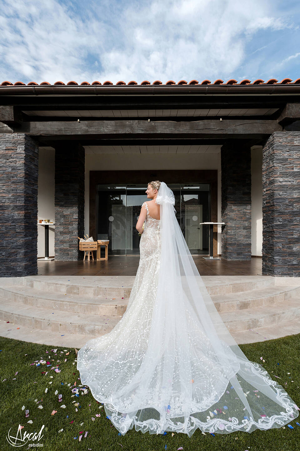 040_Alinushka Alina y Javier y katia la hija - CAsa de él Villalba de la rioja, casa de ella Haro, restaurante casa lola en BerantevillaA