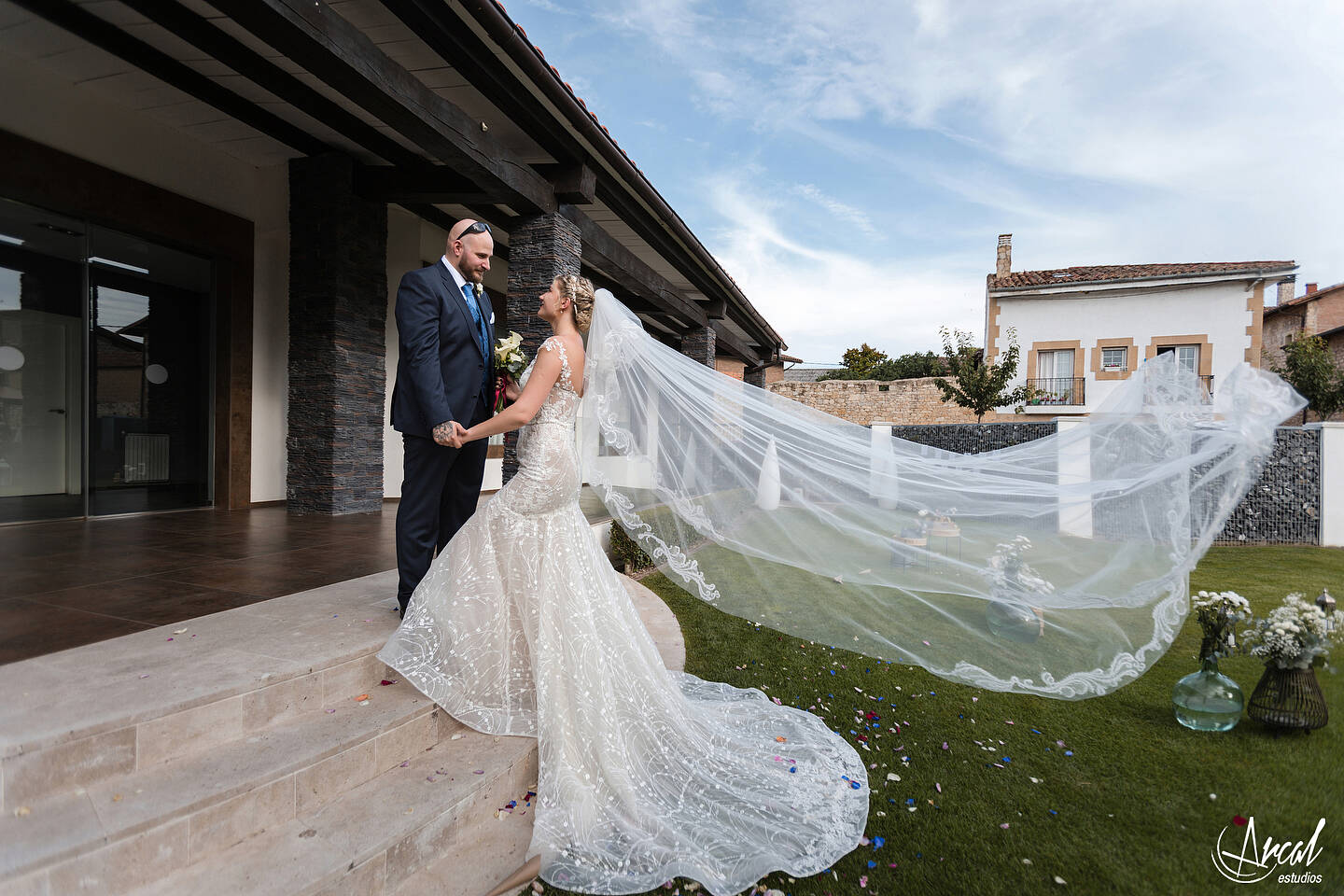 041_Alinushka Alina y Javier y katia la hija - CAsa de él Villalba de la rioja, casa de ella Haro, restaurante casa lola en Berantevilla