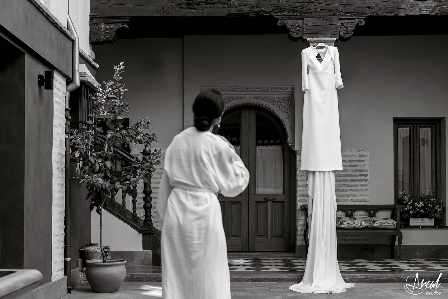 005_Alba y Alejandro_preparativos en Casa La Tiña, Granada, boda en Monasterio de la Cartuja, Palacio de los Córdoba, granada