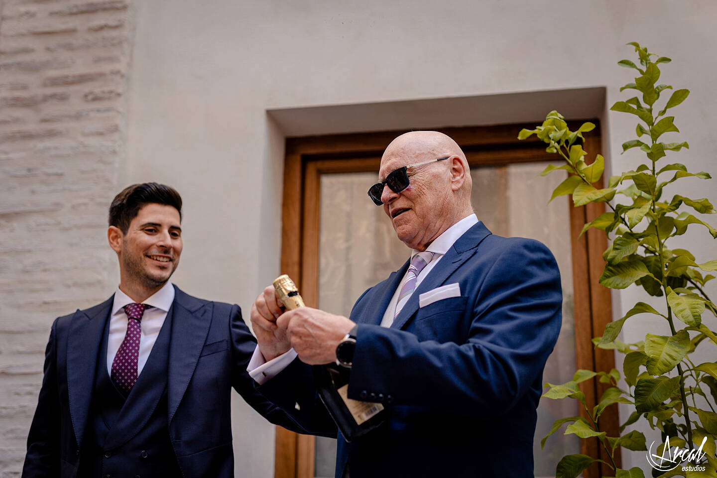 014_Alba y Alejandro_preparativos en Casa La Tiña, Granada, boda en Monasterio de la Cartuja, Palacio de los Córdoba, granada