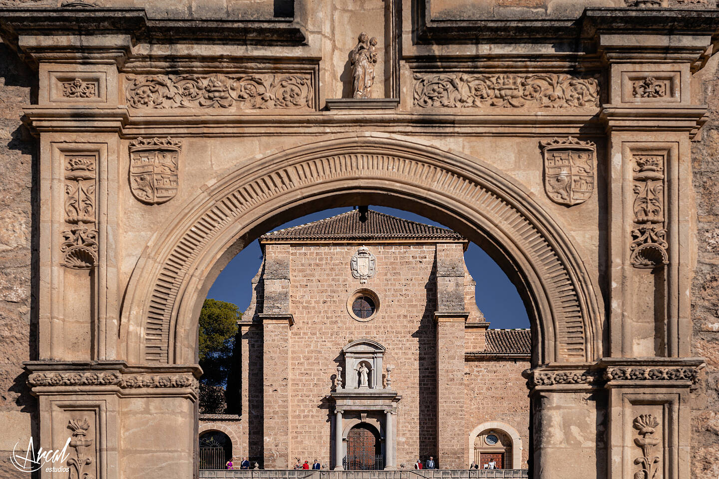 027_Alba y Alejandro_preparativos en Casa La Tiña, Granada, boda en Monasterio de la Cartuja, Palacio de los Córdoba, granadaA