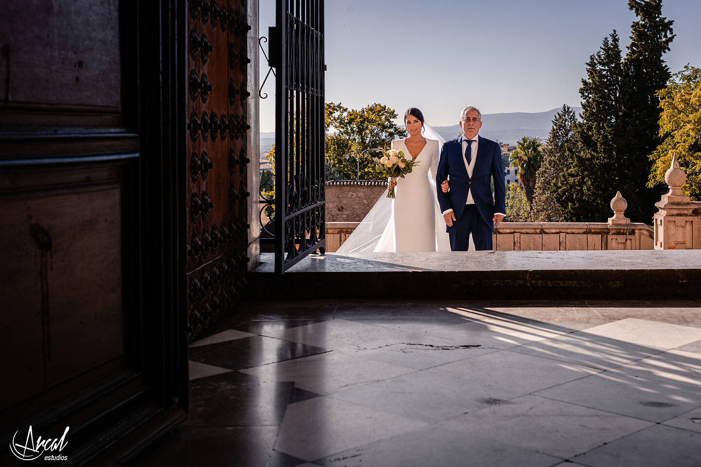 031_Alba y Alejandro_preparativos en Casa La Tiña, Granada, boda en Monasterio de la Cartuja, Palacio de los Córdoba, granadaA