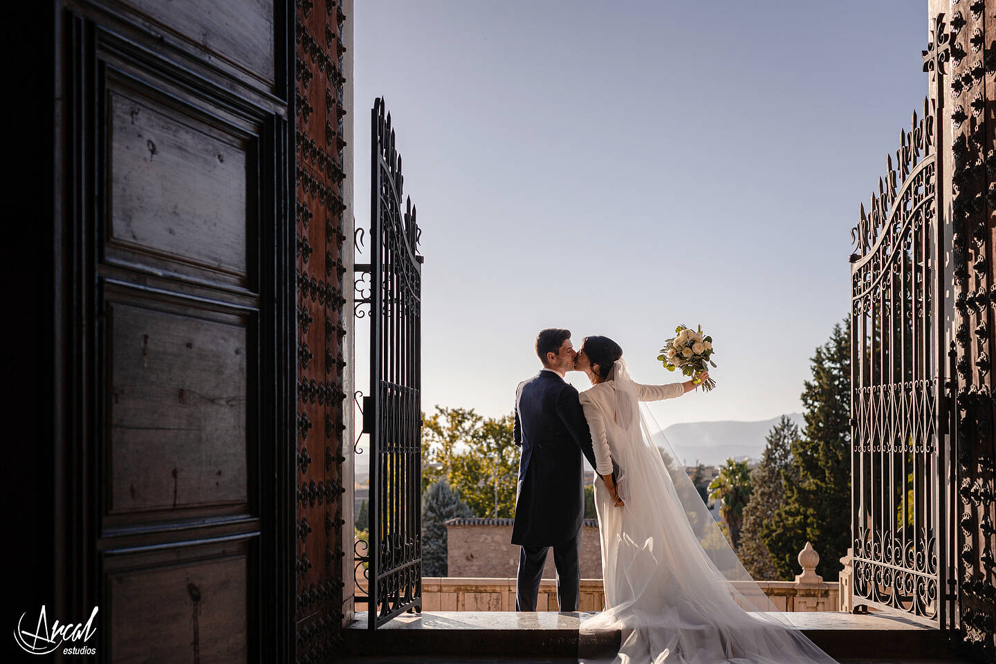 047_Alba y Alejandro_preparativos en Casa La Tiña, Granada, boda en Monasterio de la Cartuja, Palacio de los Córdoba, granadaA