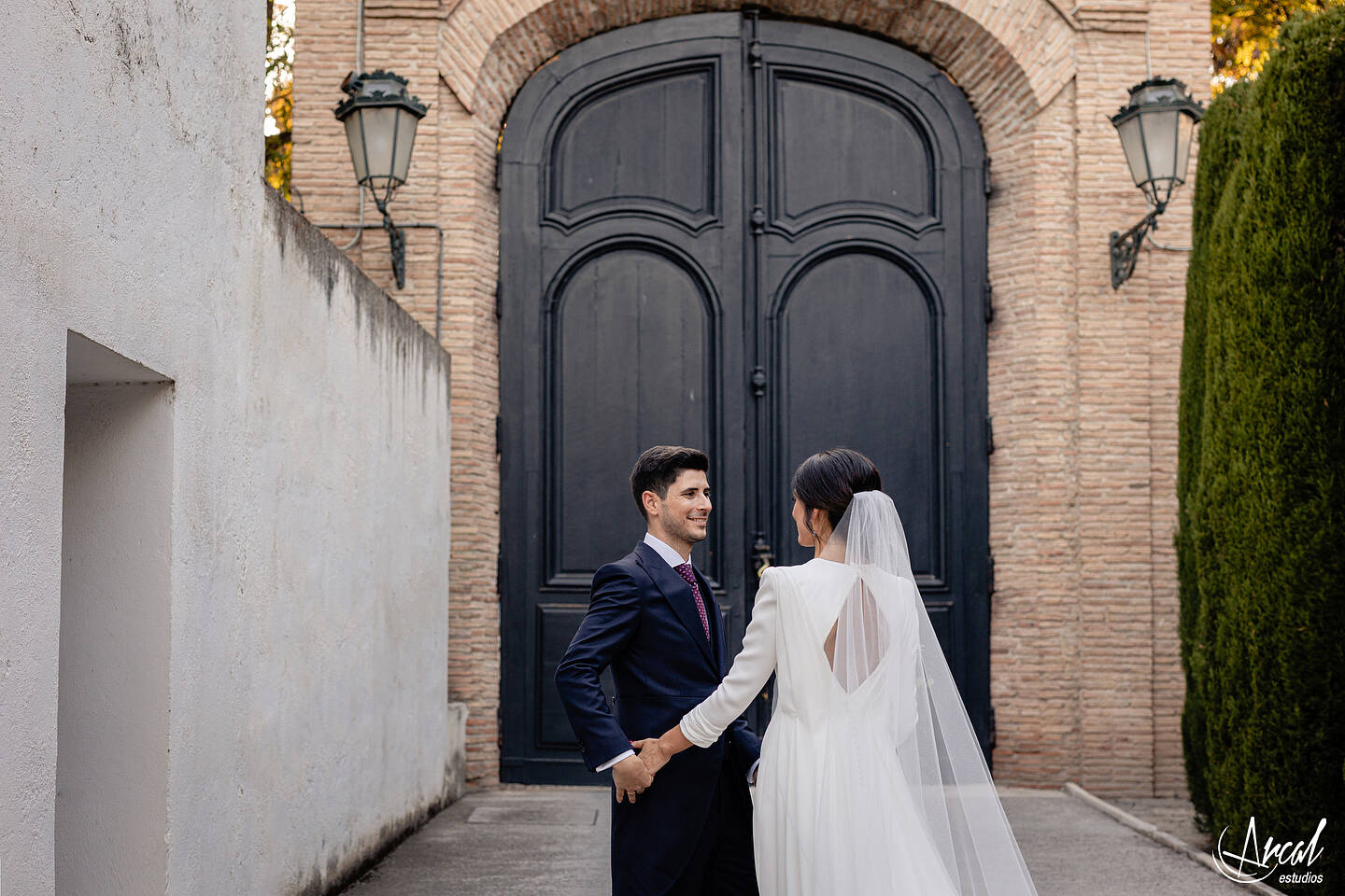 049_Alba y Alejandro_preparativos en Casa La Tiña, Granada, boda en Monasterio de la Cartuja, Palacio de los Córdoba, granada