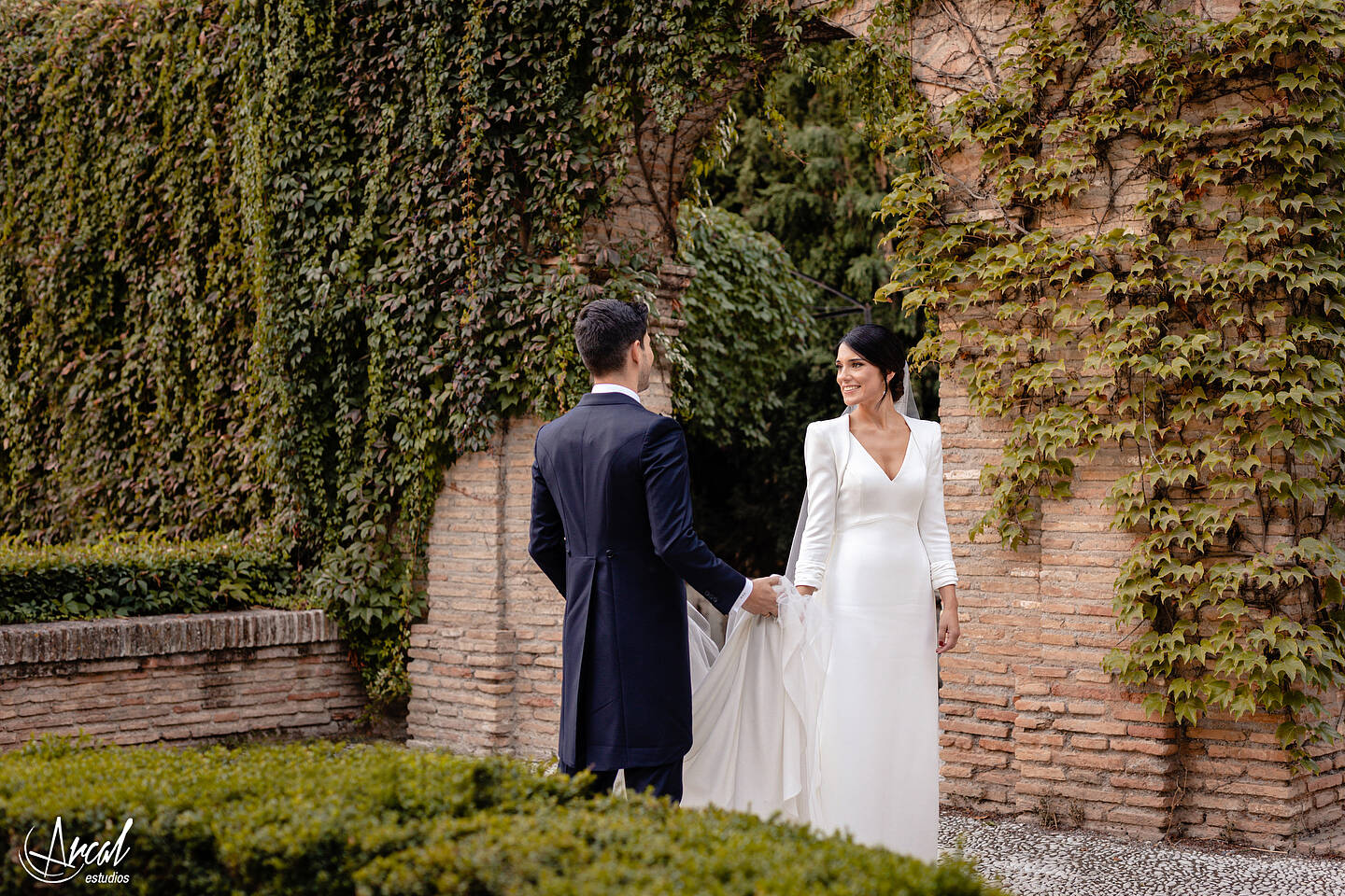 053_Alba y Alejandro_preparativos en Casa La Tiña, Granada, boda en Monasterio de la Cartuja, Palacio de los Córdoba, granadaA