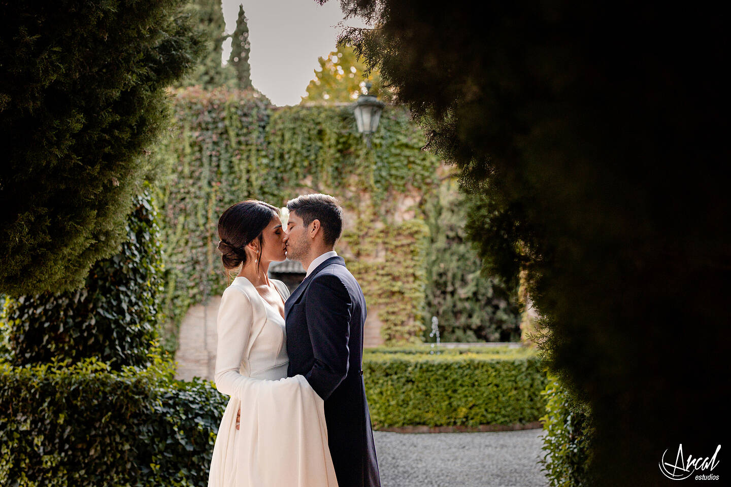 060_Alba y Alejandro_preparativos en Casa La Tiña, Granada, boda en Monasterio de la Cartuja, Palacio de los Córdoba, granada