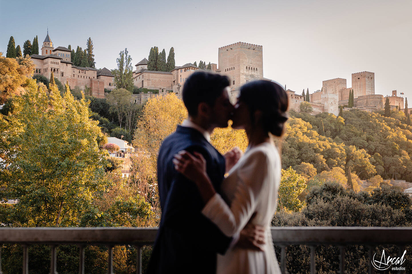 062_Alba y Alejandro_preparativos en Casa La Tiña, Granada, boda en Monasterio de la Cartuja, Palacio de los Córdoba, granada