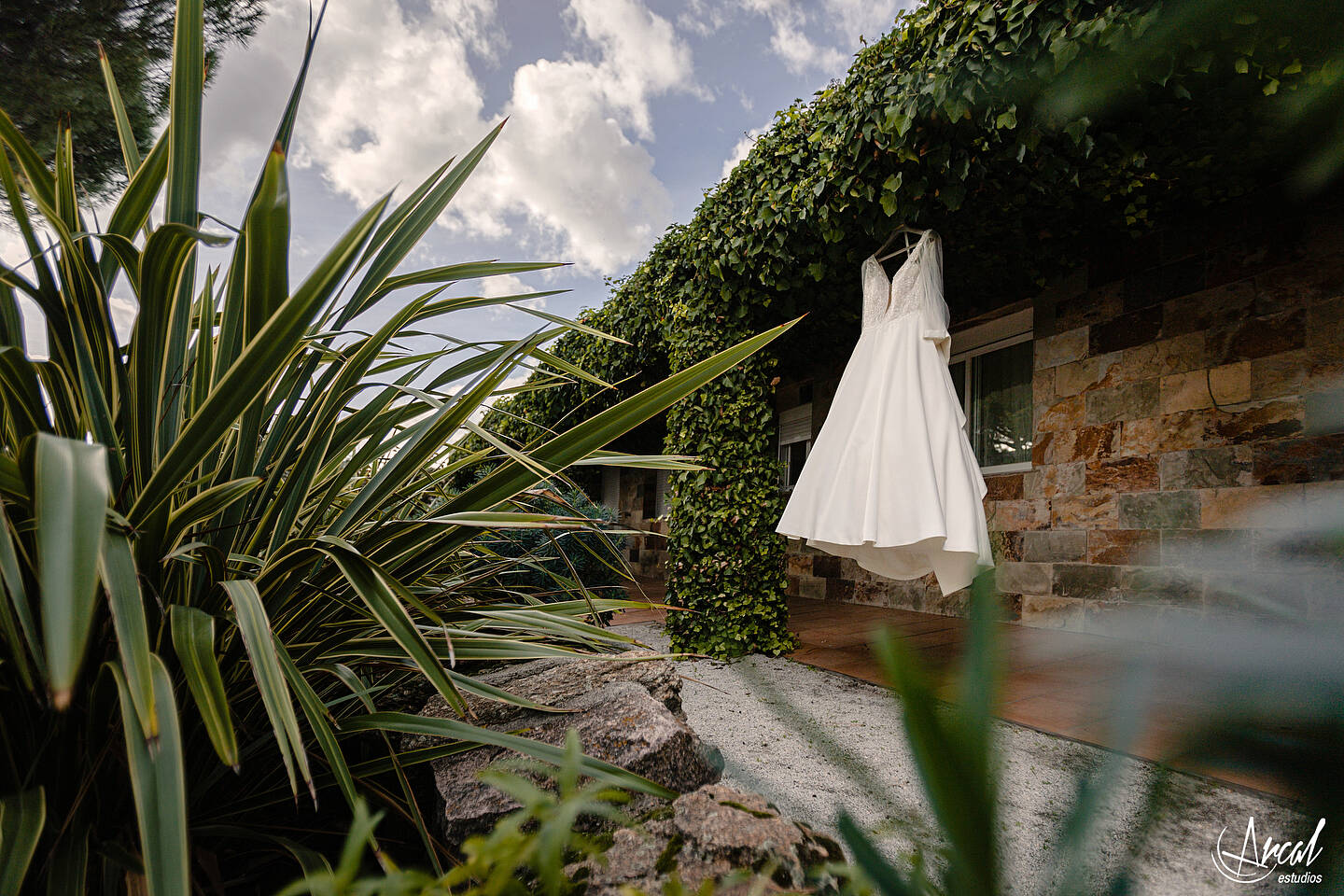 038_Sonia y Fran_Finca de bodas y eventos Los Olivos en el Vellon Madrid_@pronovias, @rachelplaisir, @avaguel, @floresnuevas, @nubeliart, @arcalestudios