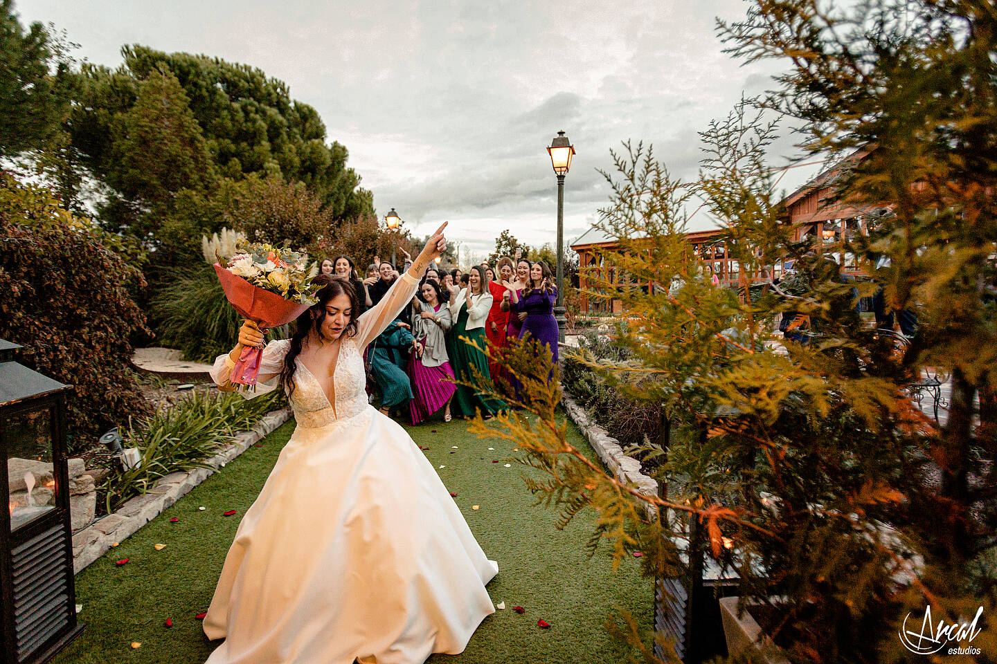 187_Sonia y Fran_Finca de bodas y eventos Los Olivos en el Vellon Madrid_@pronovias, @rachelplaisir, @avaguel, @floresnuevas, @nubeliart, @arcalestudios