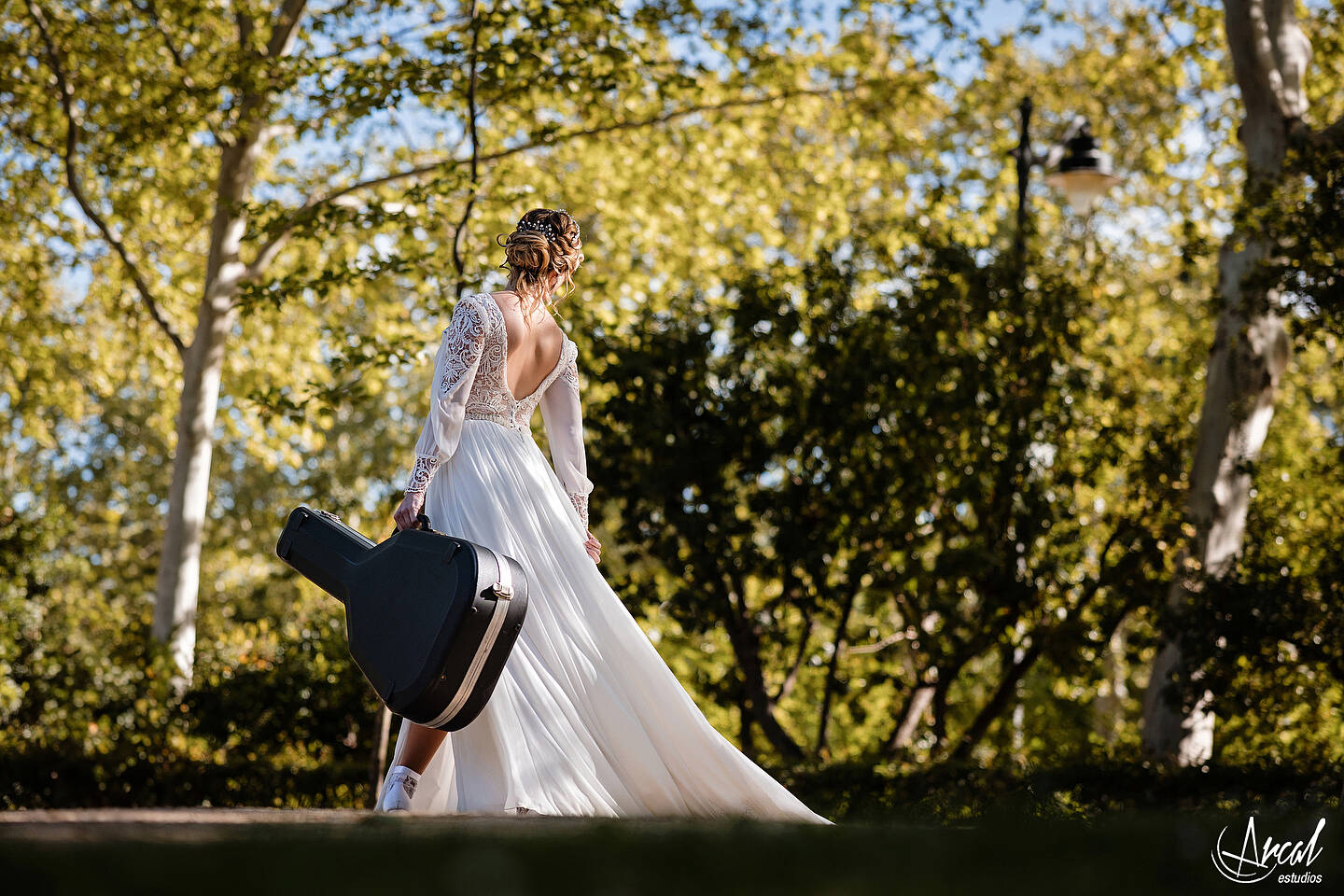 003_Mariola y Héctor, H&M Duo, Elopement Wedding en madrid, notaria frente a la casa de cristal, parque de retiro, notaria, Redes Sociales