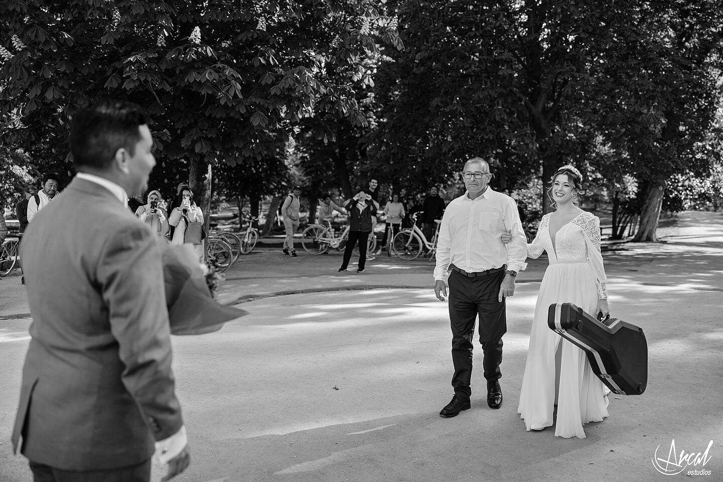 012_Mariola y Héctor, H&M Duo, Elopement Wedding en madrid, notaria frente a la casa de cristal, parque de retiro, notaria, Redes Sociales