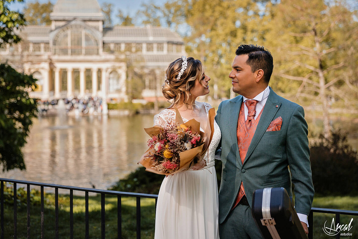 016_Mariola y Héctor, H&M Duo, Elopement Wedding en madrid, notaria frente a la casa de cristal, parque de retiro, notaria, Redes Sociales
