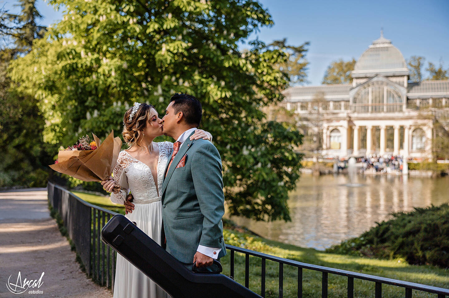 018_Mariola y Héctor, H&M Duo, Elopement Wedding en madrid, notaria frente a la casa de cristal, parque de retiro, notaria, Redes Sociales