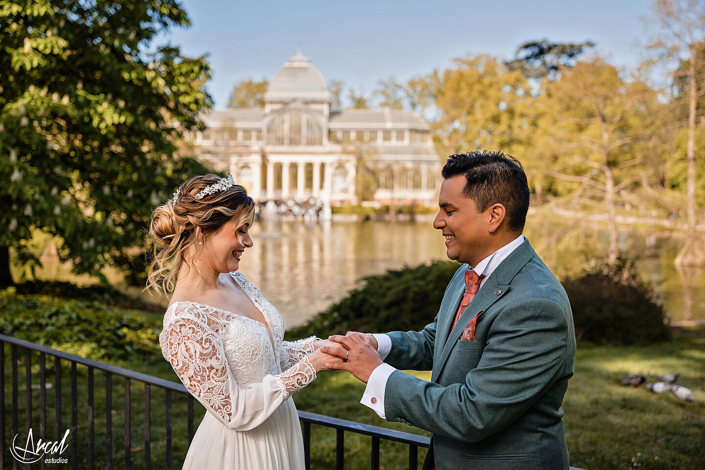 029_Mariola y Héctor, H&M Duo, Elopement Wedding en madrid, notaria frente a la casa de cristal, parque de retiro, notaria, Redes Sociales