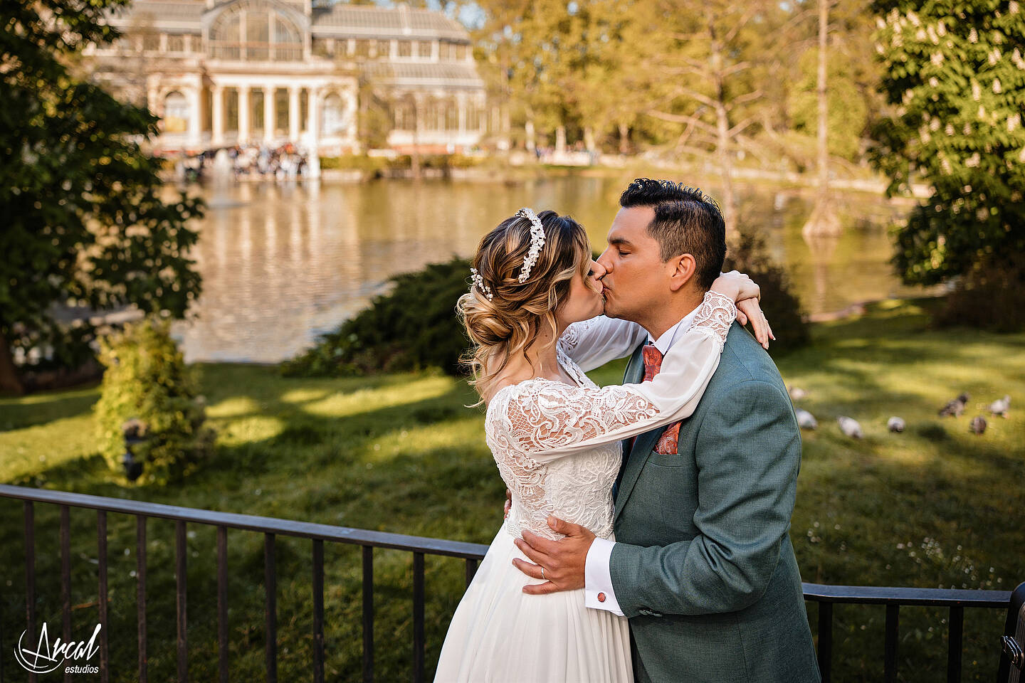 030_Mariola y Héctor, H&M Duo, Elopement Wedding en madrid, notaria frente a la casa de cristal, parque de retiro, notaria, Redes Sociales