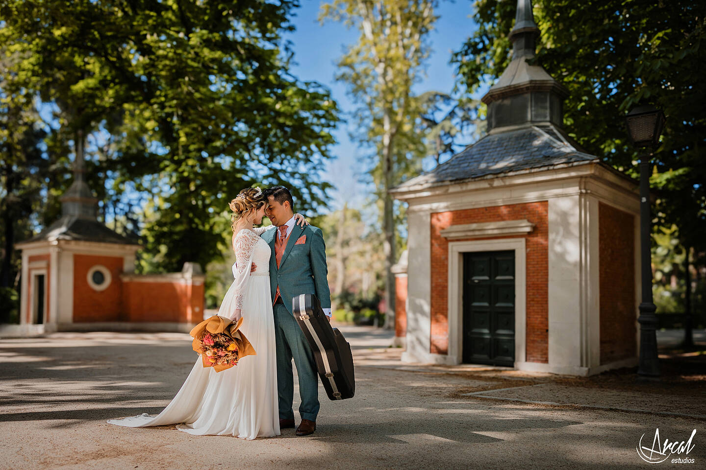 046_Mariola y Héctor, H&M Duo, Elopement Wedding en madrid, notaria frente a la casa de cristal, parque de retiro, notaria, Redes Sociales
