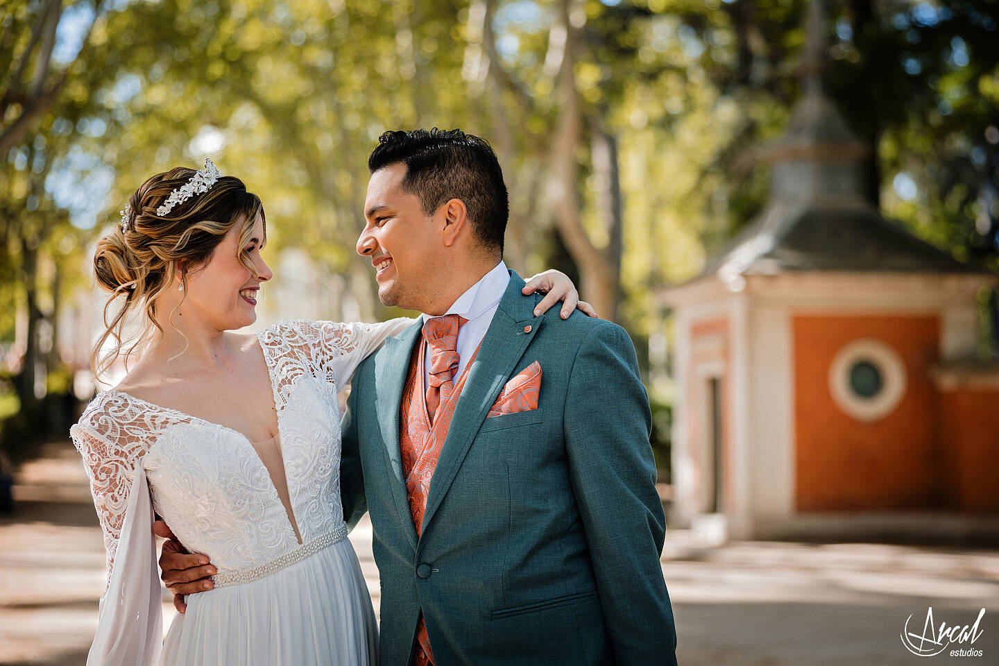 047_Mariola y Héctor, H&M Duo, Elopement Wedding en madrid, notaria frente a la casa de cristal, parque de retiro, notaria, Redes Sociales