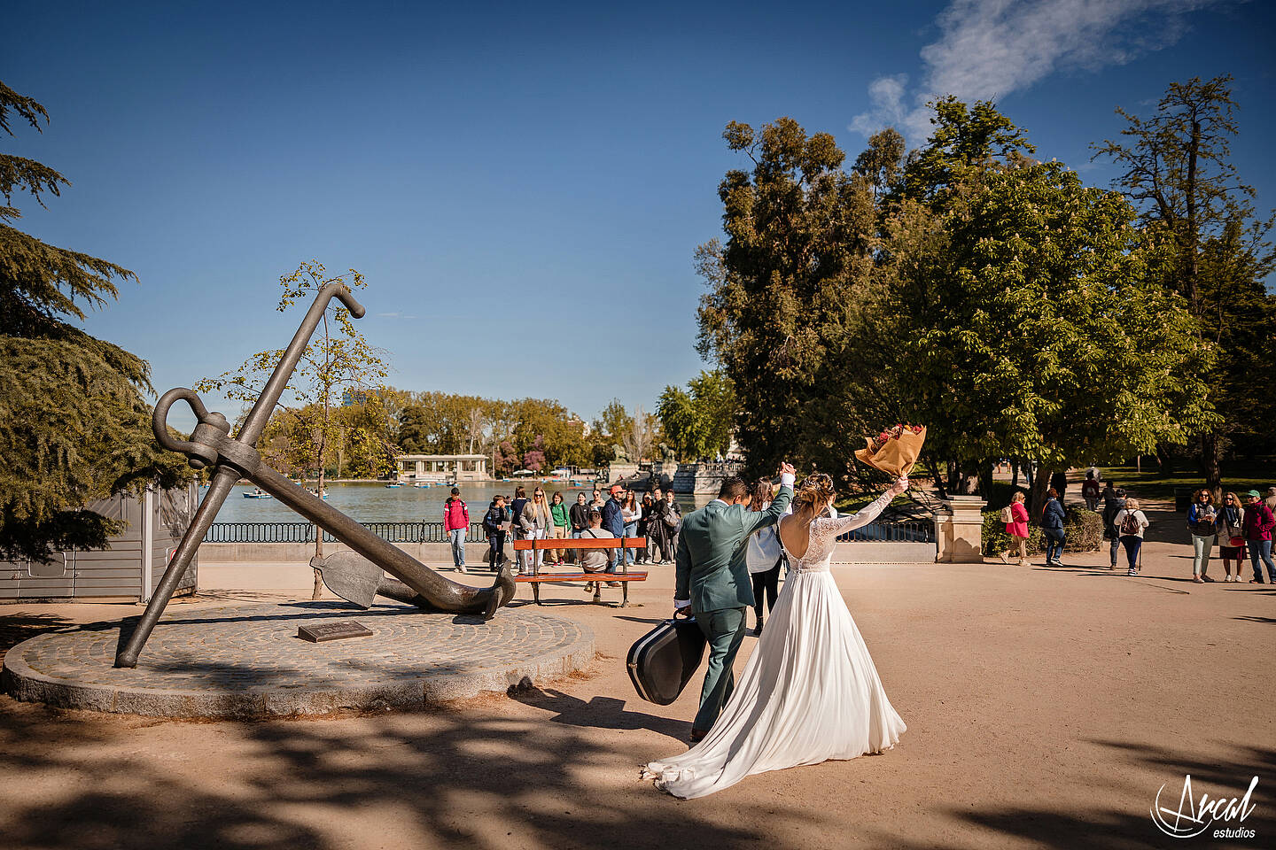 049_Mariola y Héctor, H&M Duo, Elopement Wedding en madrid, notaria frente a la casa de cristal, parque de retiro, notaria, Redes Sociales
