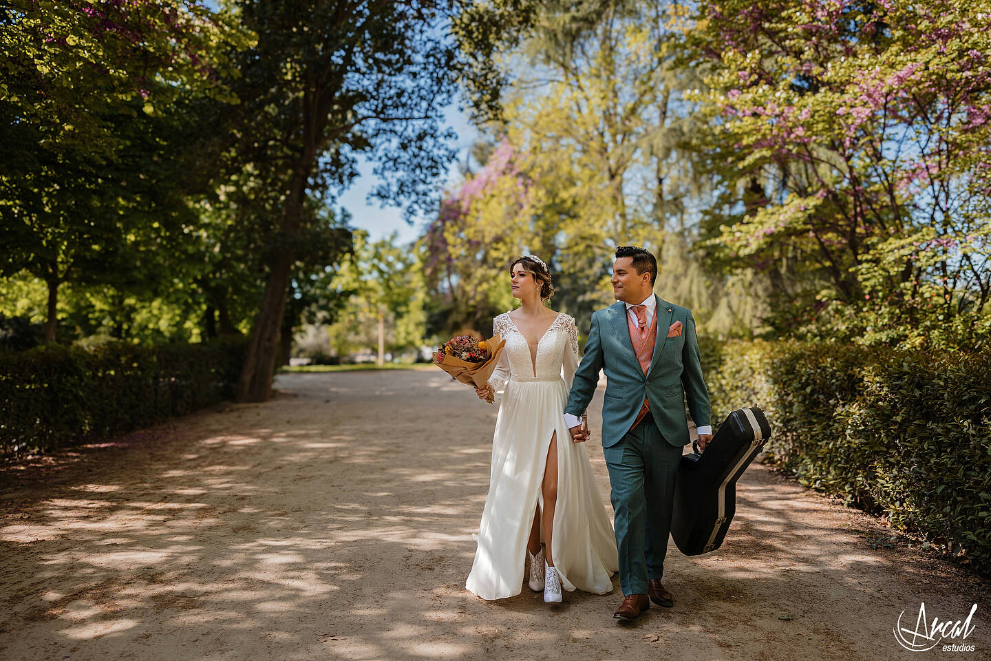 053_Mariola y Héctor, H&M Duo, Elopement Wedding en madrid, notaria frente a la casa de cristal, parque de retiro, notaria, Redes Sociales
