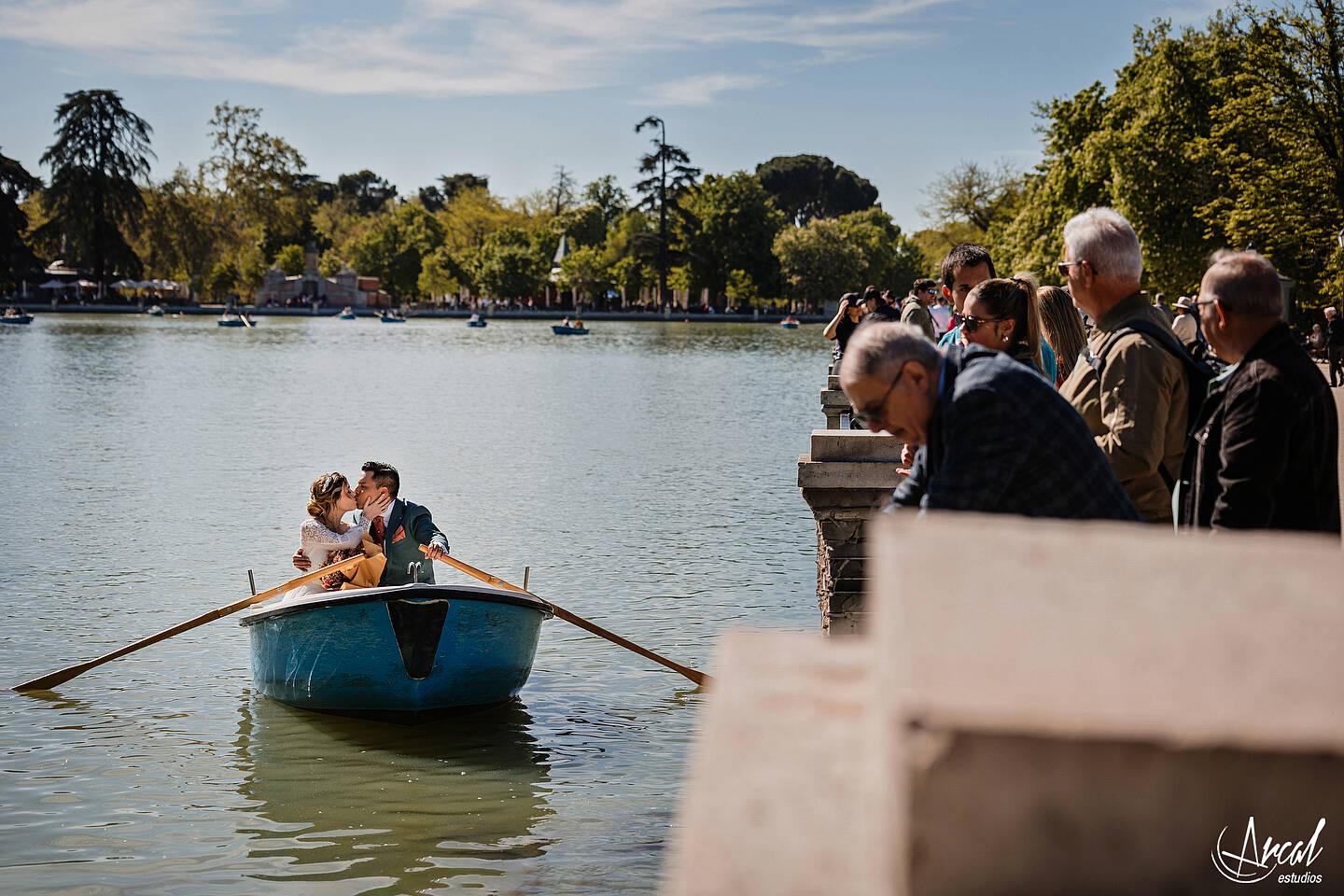 070_Mariola y Héctor, H&M Duo, Elopement Wedding en madrid, notaria frente a la casa de cristal, parque de retiro, notaria, Redes Sociales