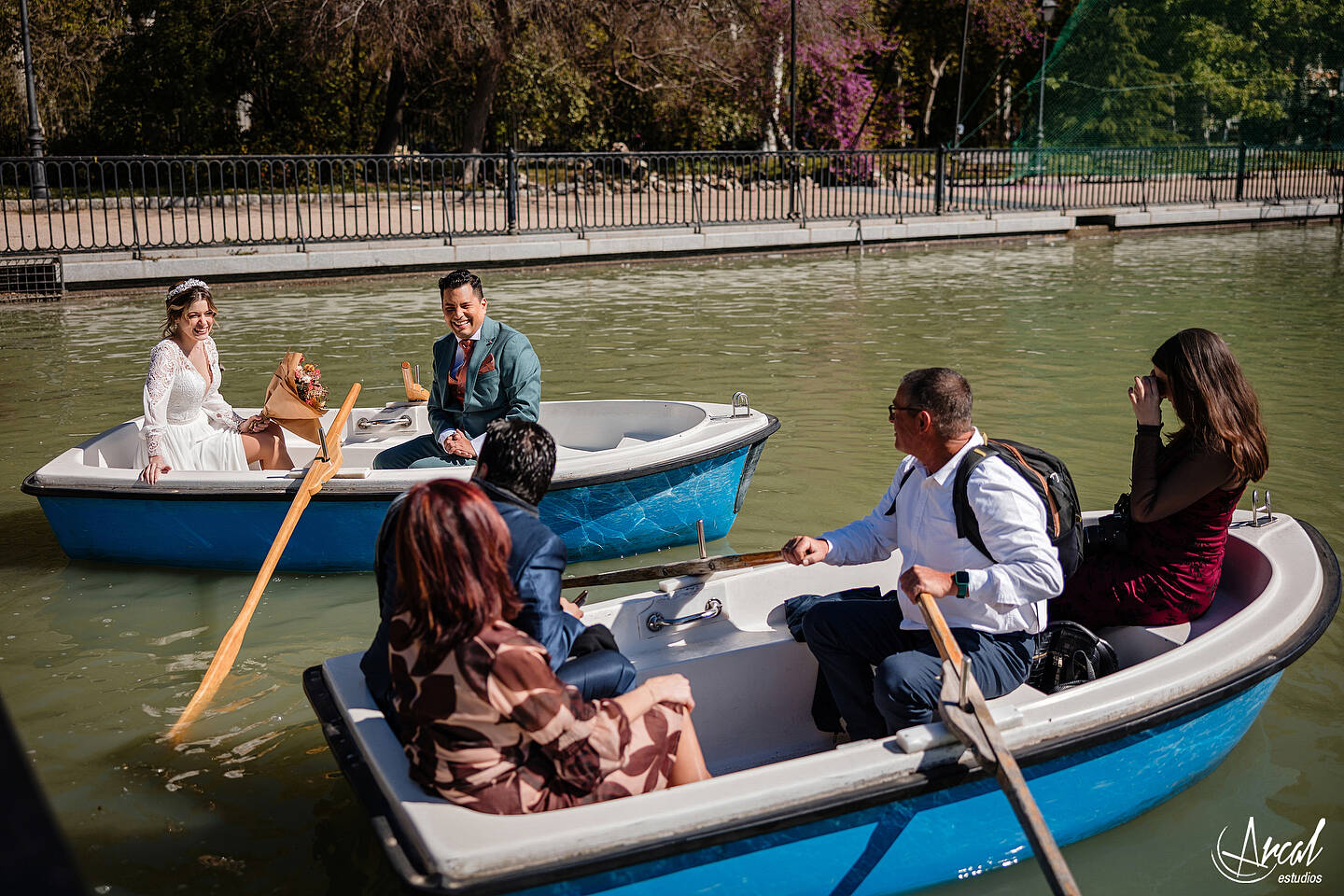 073_Mariola y Héctor, H&M Duo, Elopement Wedding en madrid, notaria frente a la casa de cristal, parque de retiro, notaria, Redes Sociales