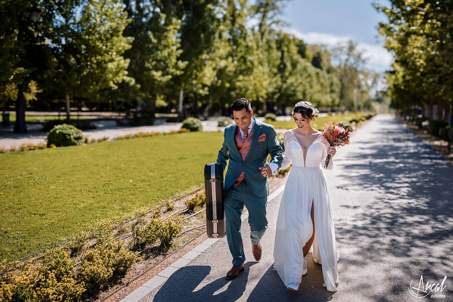 092_Mariola y Héctor, H&M Duo, Elopement Wedding en madrid, notaria frente a la casa de cristal, parque de retiro, notaria, Redes Sociales