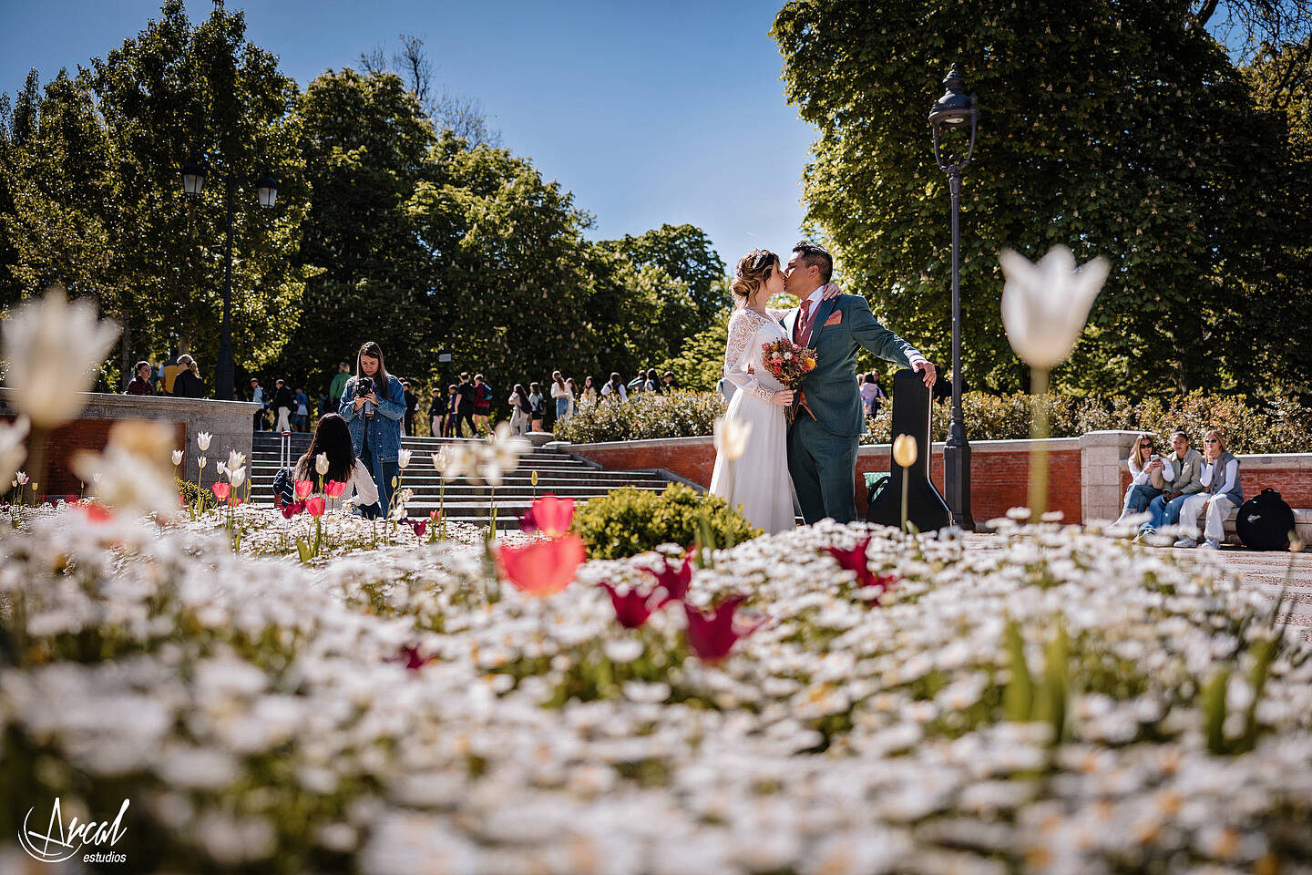 094_Mariola y Héctor, H&M Duo, Elopement Wedding en madrid, notaria frente a la casa de cristal, parque de retiro, notaria, Redes Sociales