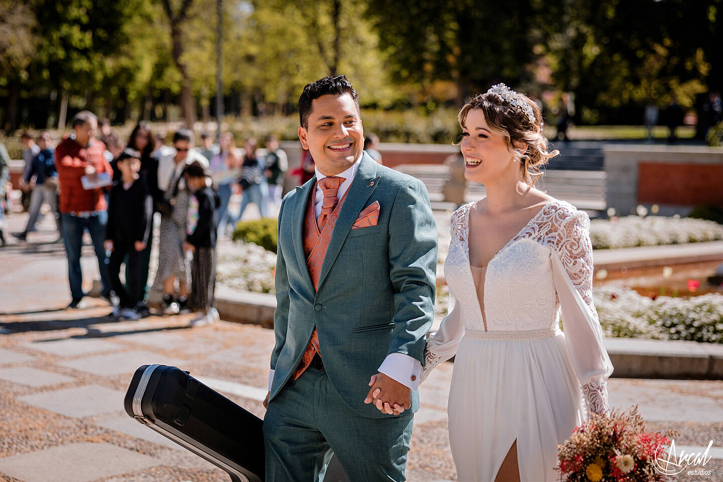 096_Mariola y Héctor, H&M Duo, Elopement Wedding en madrid, notaria frente a la casa de cristal, parque de retiro, notaria, Redes Sociales