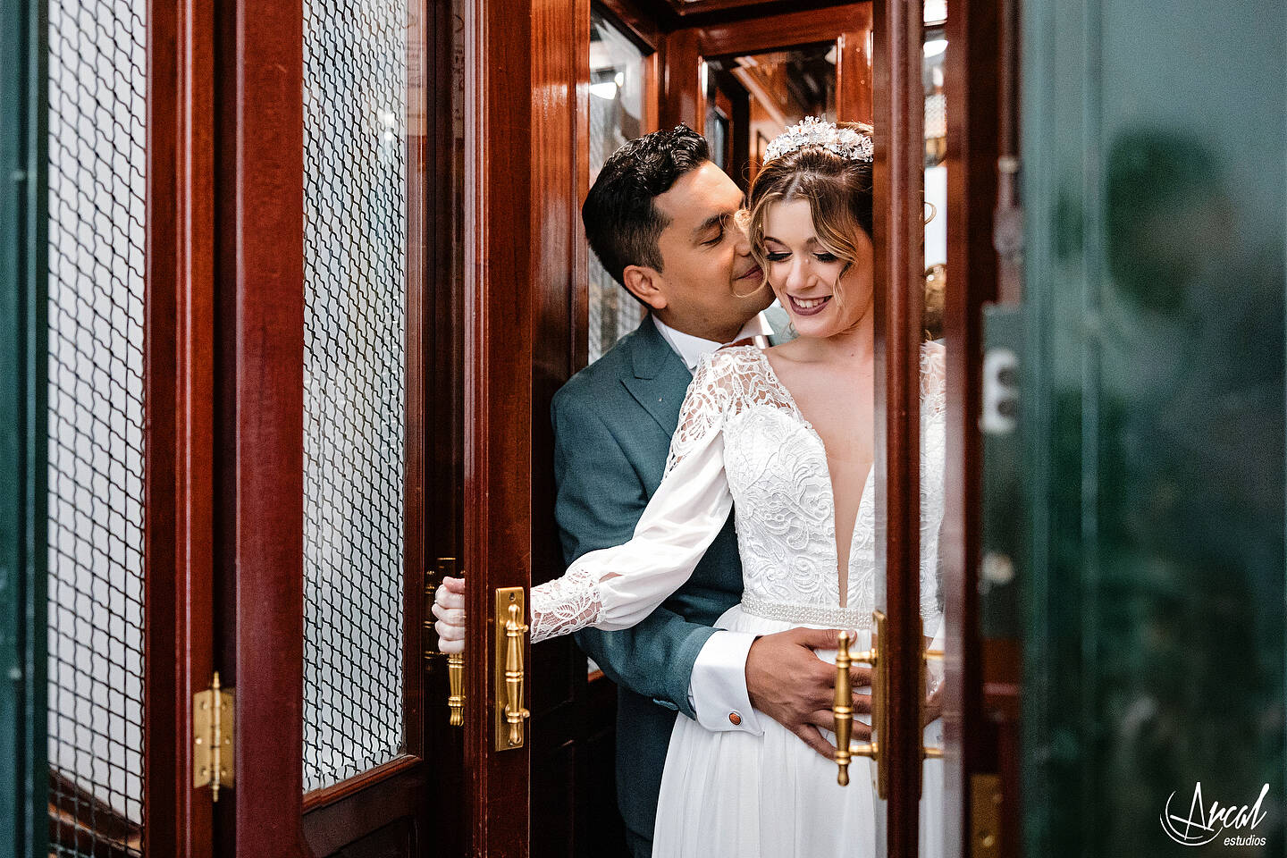 115_Mariola y Héctor, H&M Duo, Elopement Wedding en madrid, notaria frente a la casa de cristal, parque de retiro, notaria, Redes Sociales