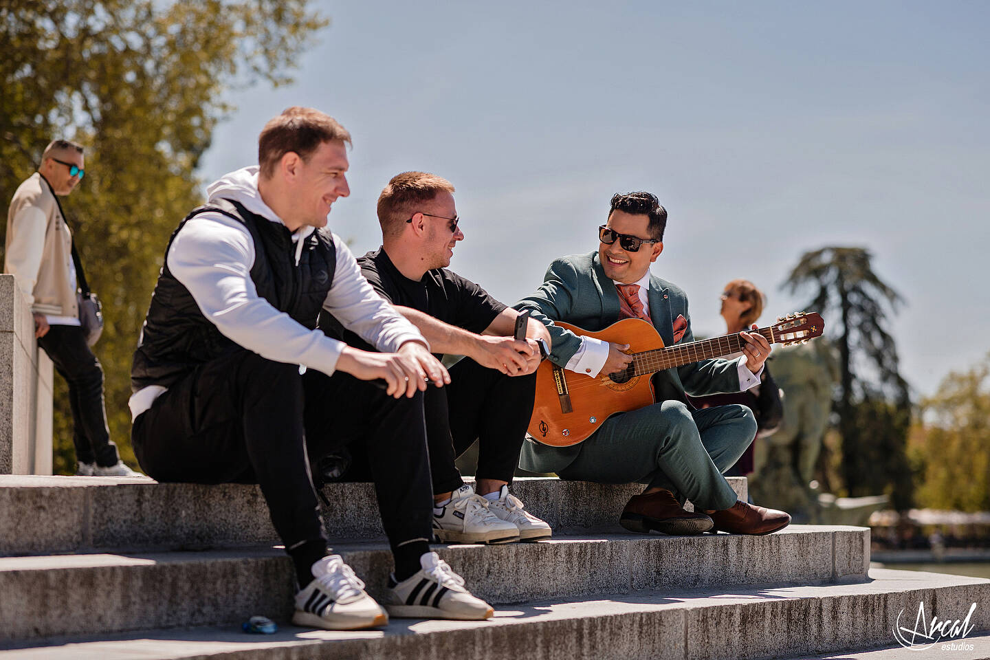 171_Mariola y Héctor, H&M Duo, Elopement Wedding en madrid, notaria frente a la casa de cristal, parque de retiro, notaria, Redes Sociales