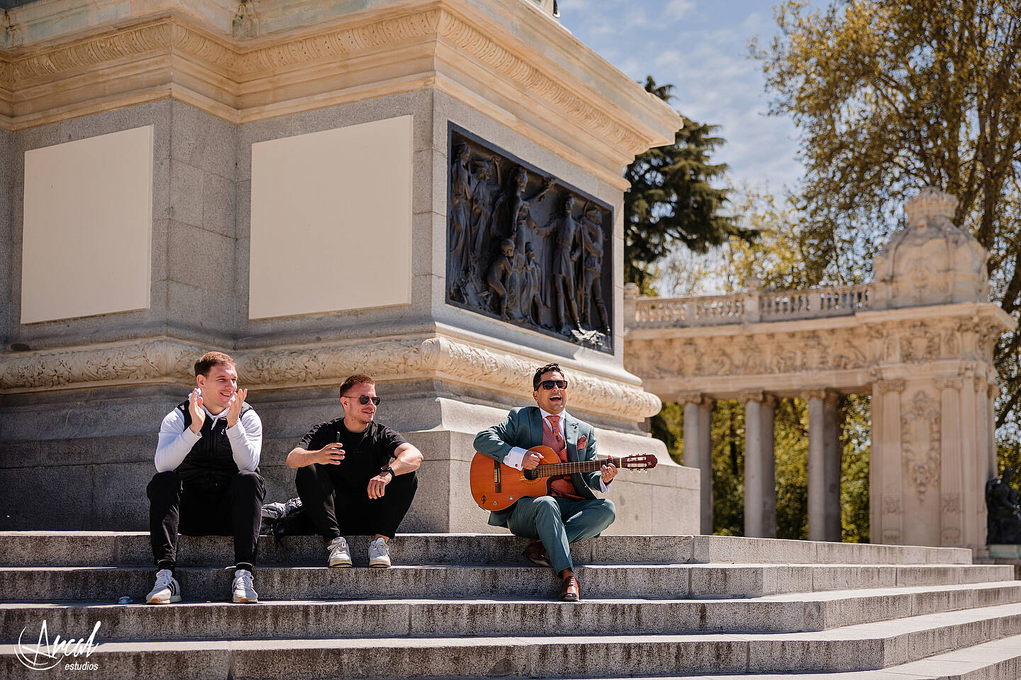 177_Mariola y Héctor, H&M Duo, Elopement Wedding en madrid, notaria frente a la casa de cristal, parque de retiro, notaria, Redes Sociales